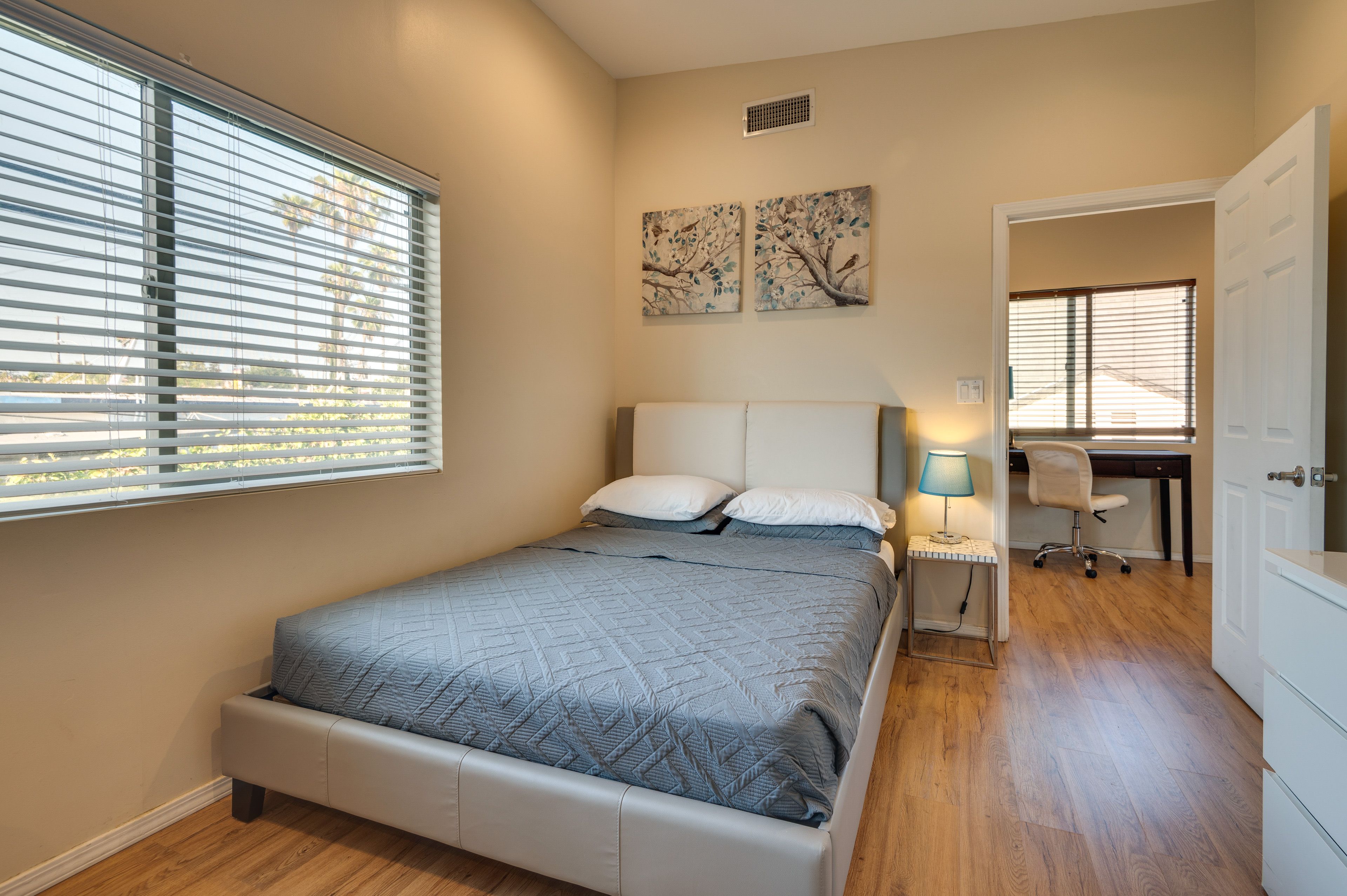 Bedroom | Queen Bed