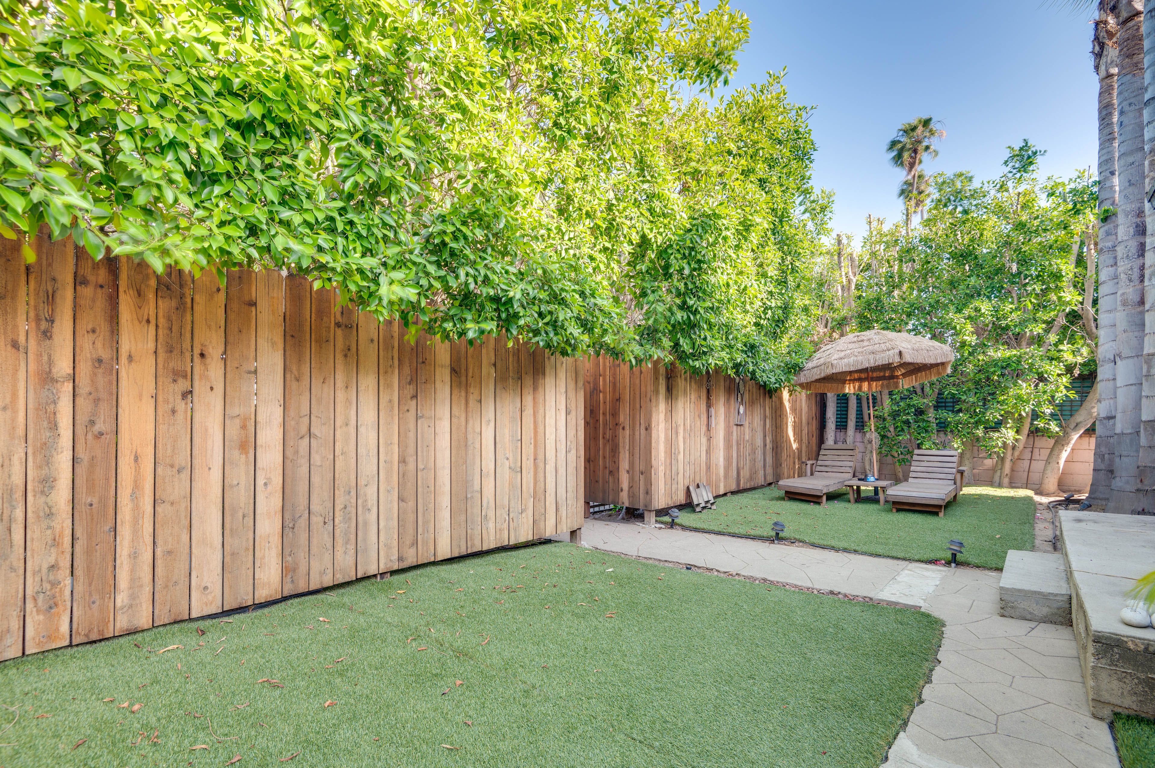 Shared Yard Space | Outdoor Seating