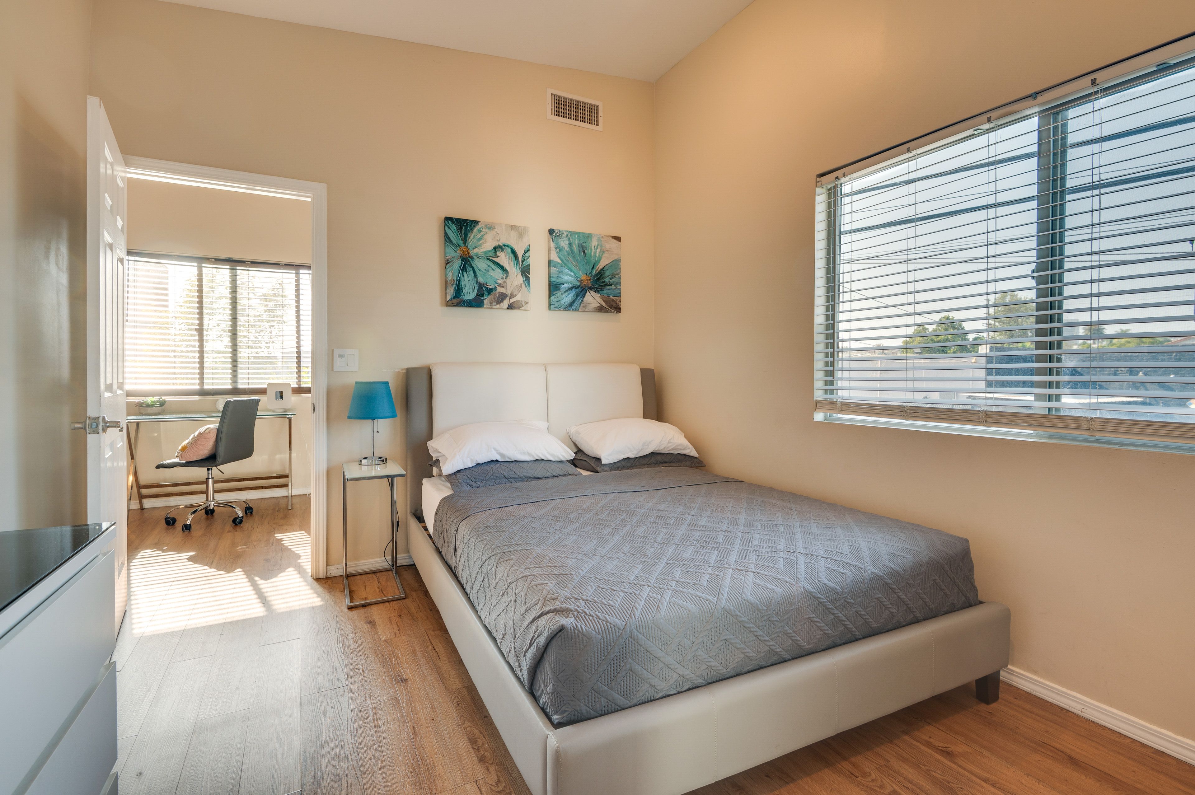 Bedroom | Queen Bed
