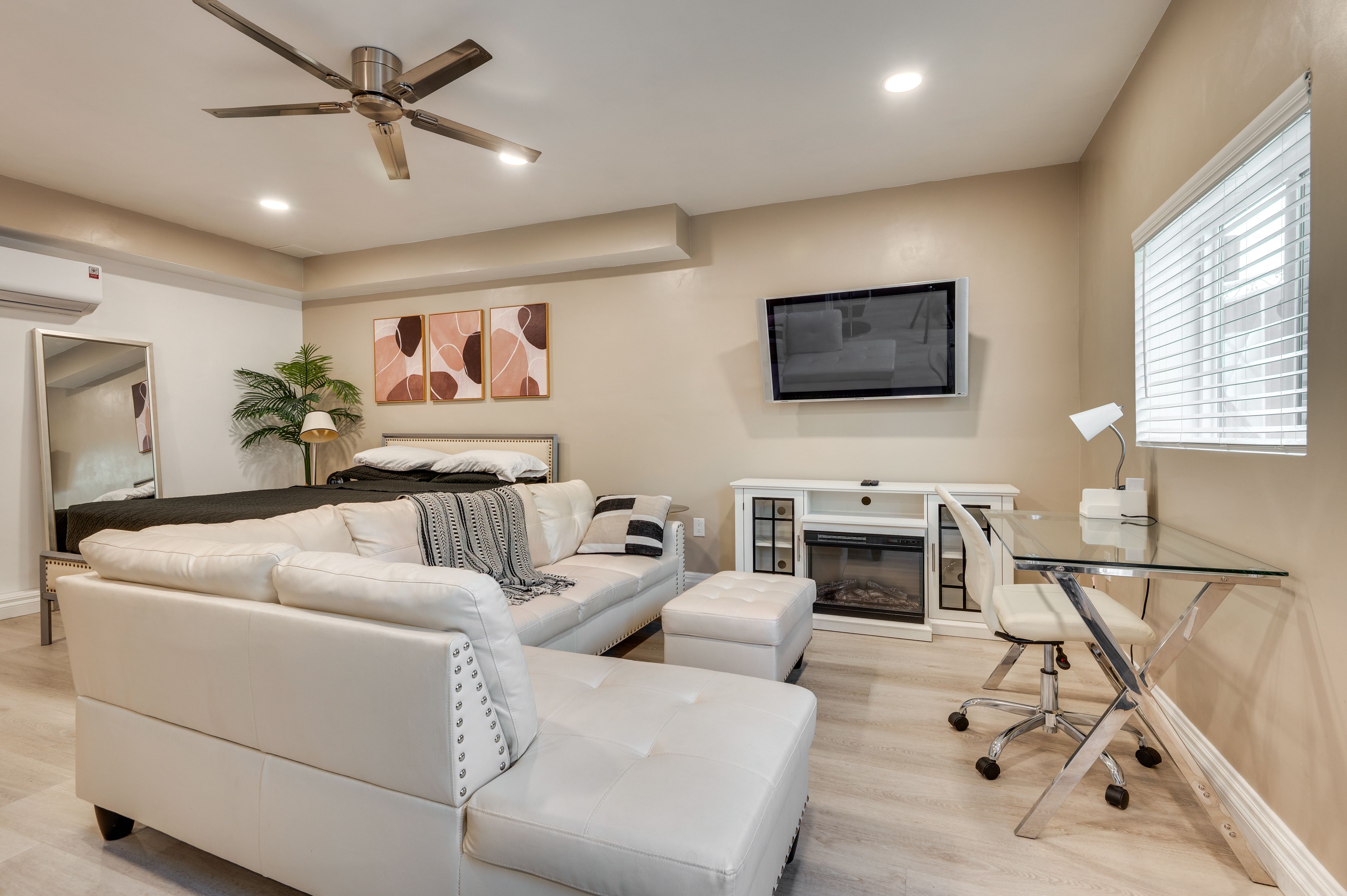 Los Angeles Vacation Rental | Studio | 1BA | 500 Sq Ft | 1 Minor Step to Enter