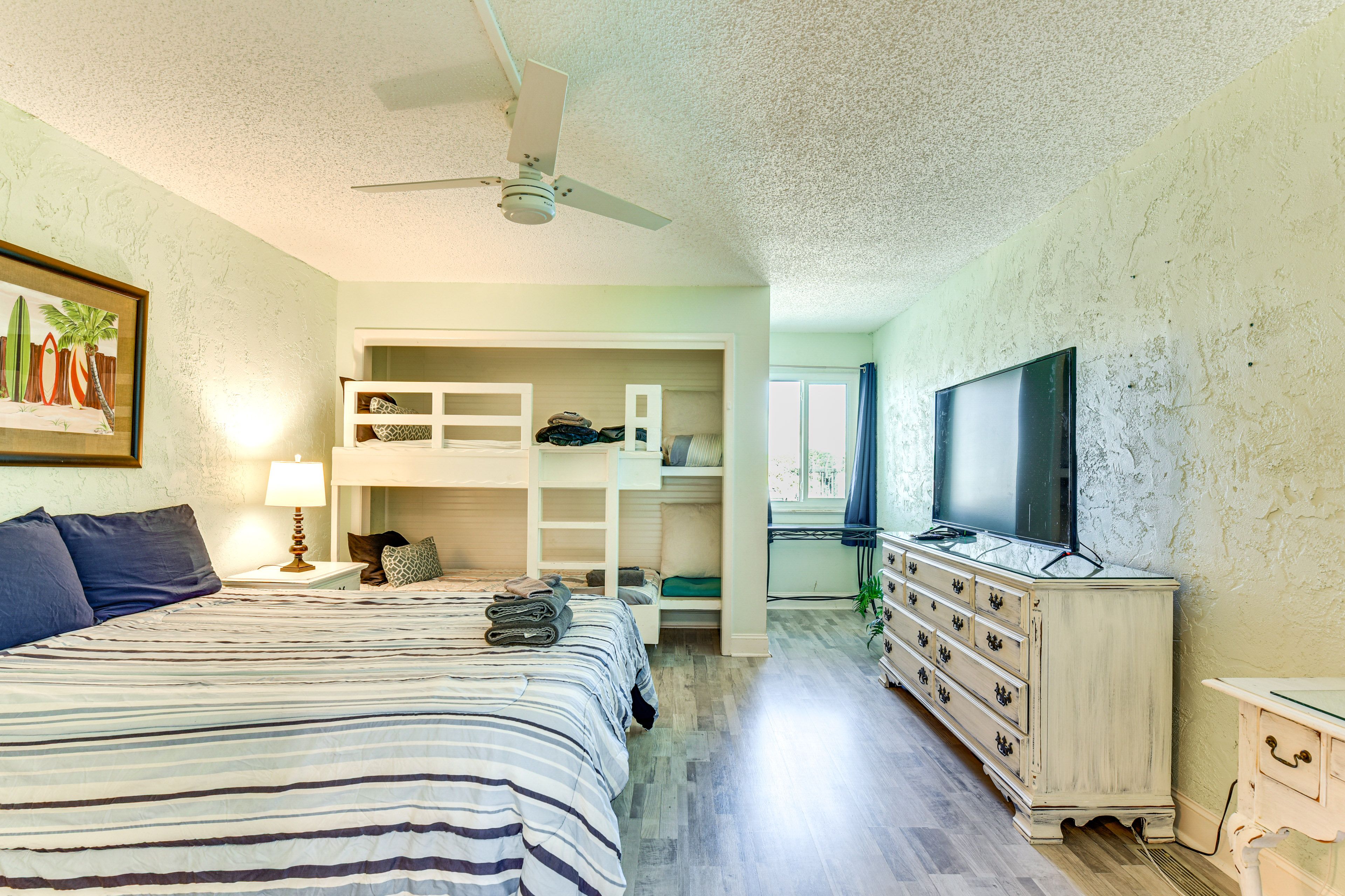 Bedroom 2 | 2nd Floor | Queen Bed | Twin Bunk Bed | Smart TV