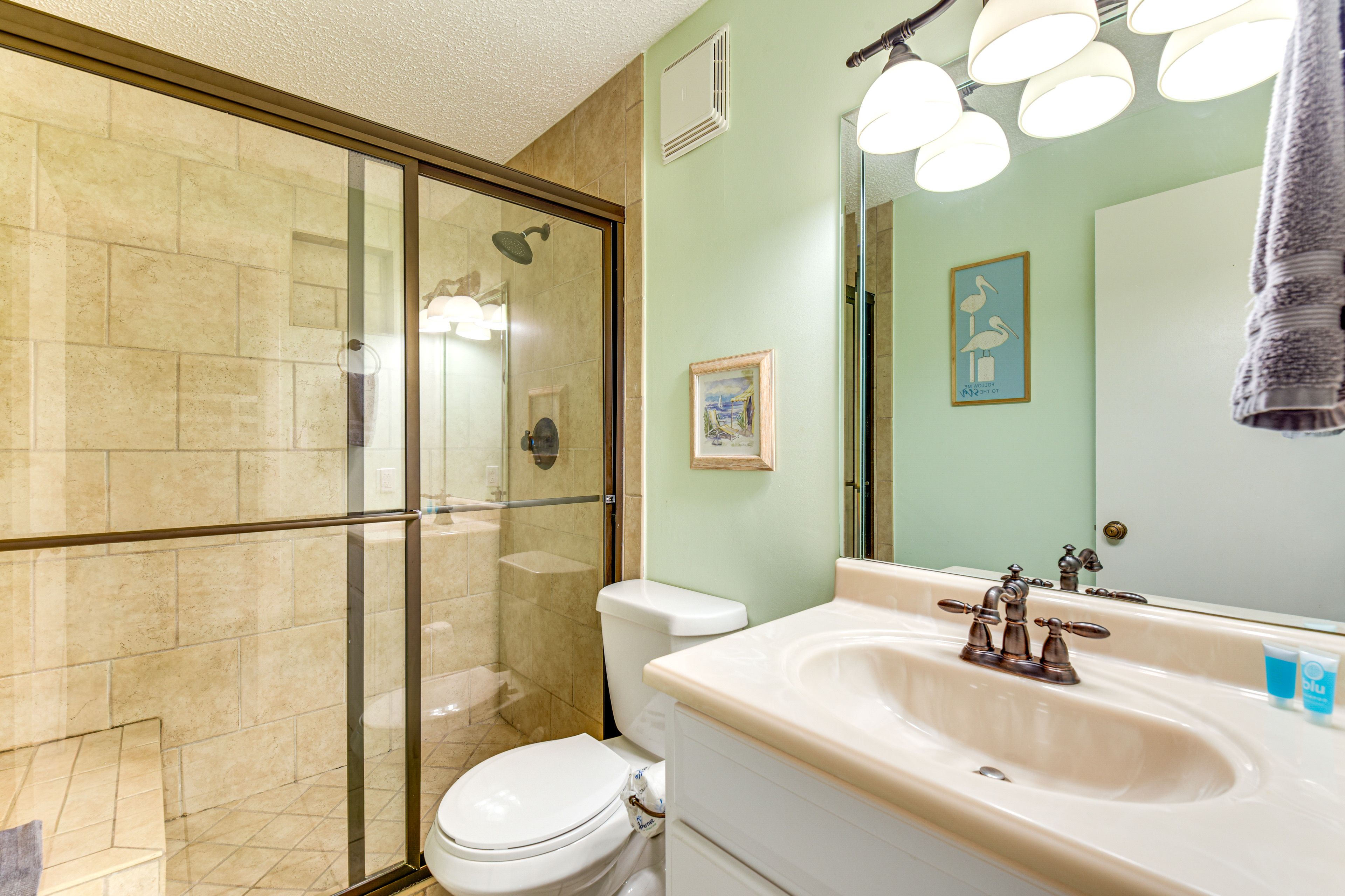 En-Suite Bathroom | 2nd Floor | Complimentary Toiletries | Hair Dryer