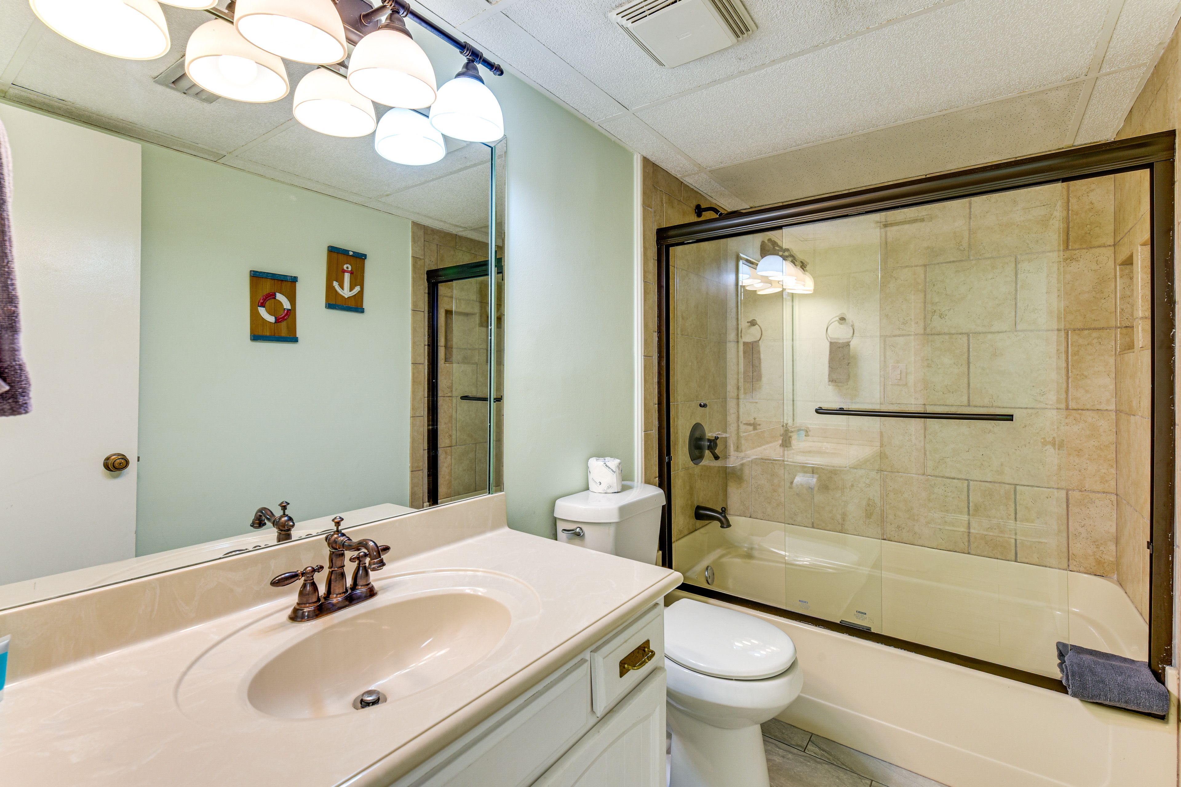 Full Bathroom | 1st Floor