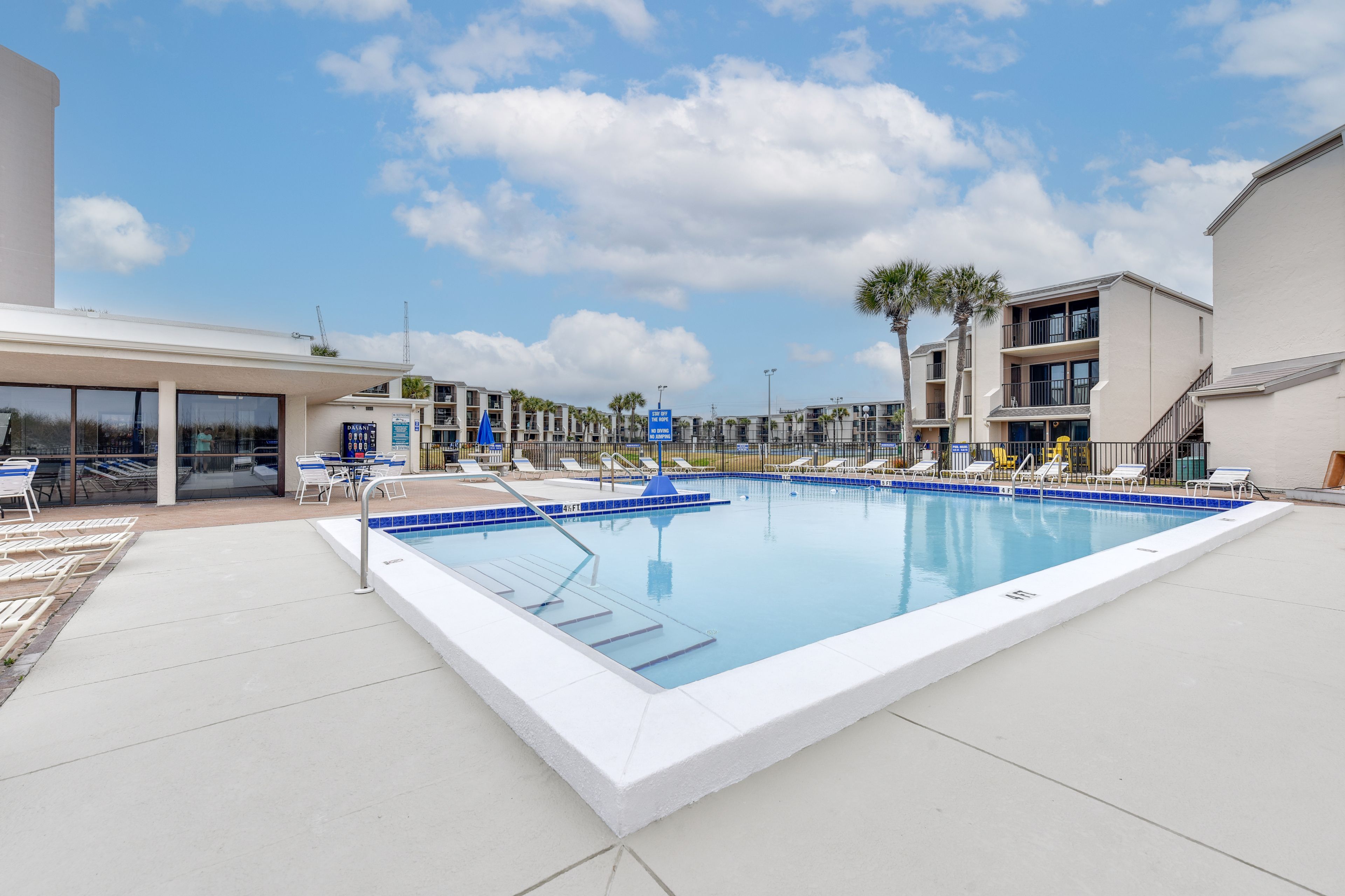 Community Pool | 6 Mi to Pier Park