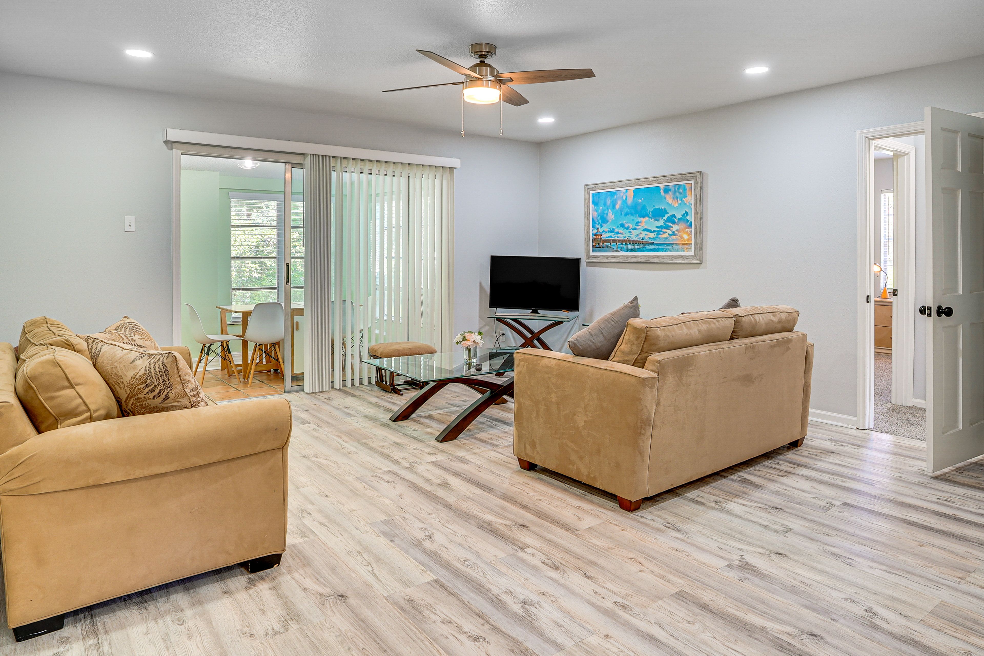 Living Room | Free WiFi | Smart TV | 2 Full Sleeper Sofas | Twin Sleeper Sofa