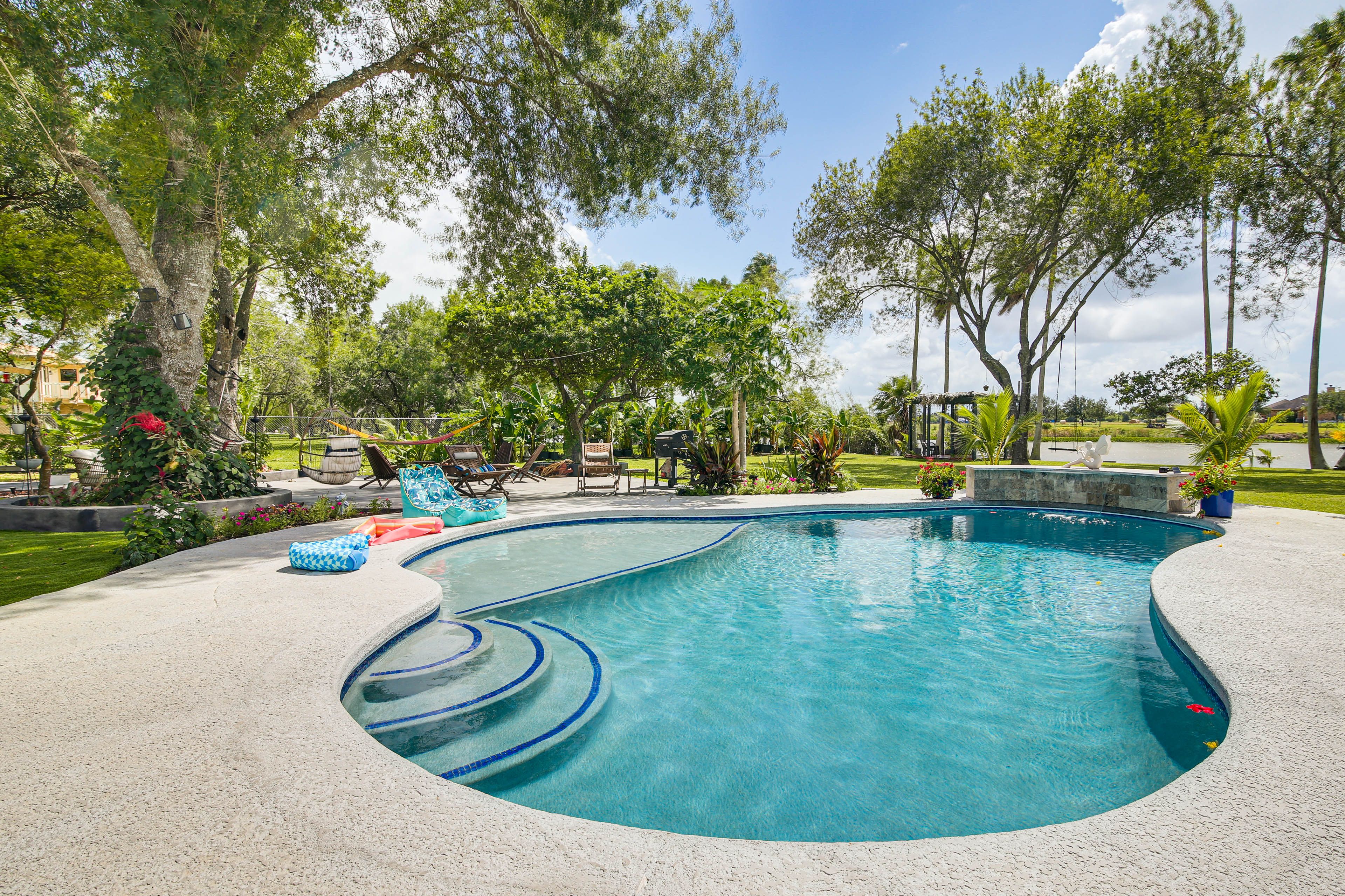 Los Fresnos Vacation Rental | Studio | 1BA | 256 Sq Ft | 2 Steps Required