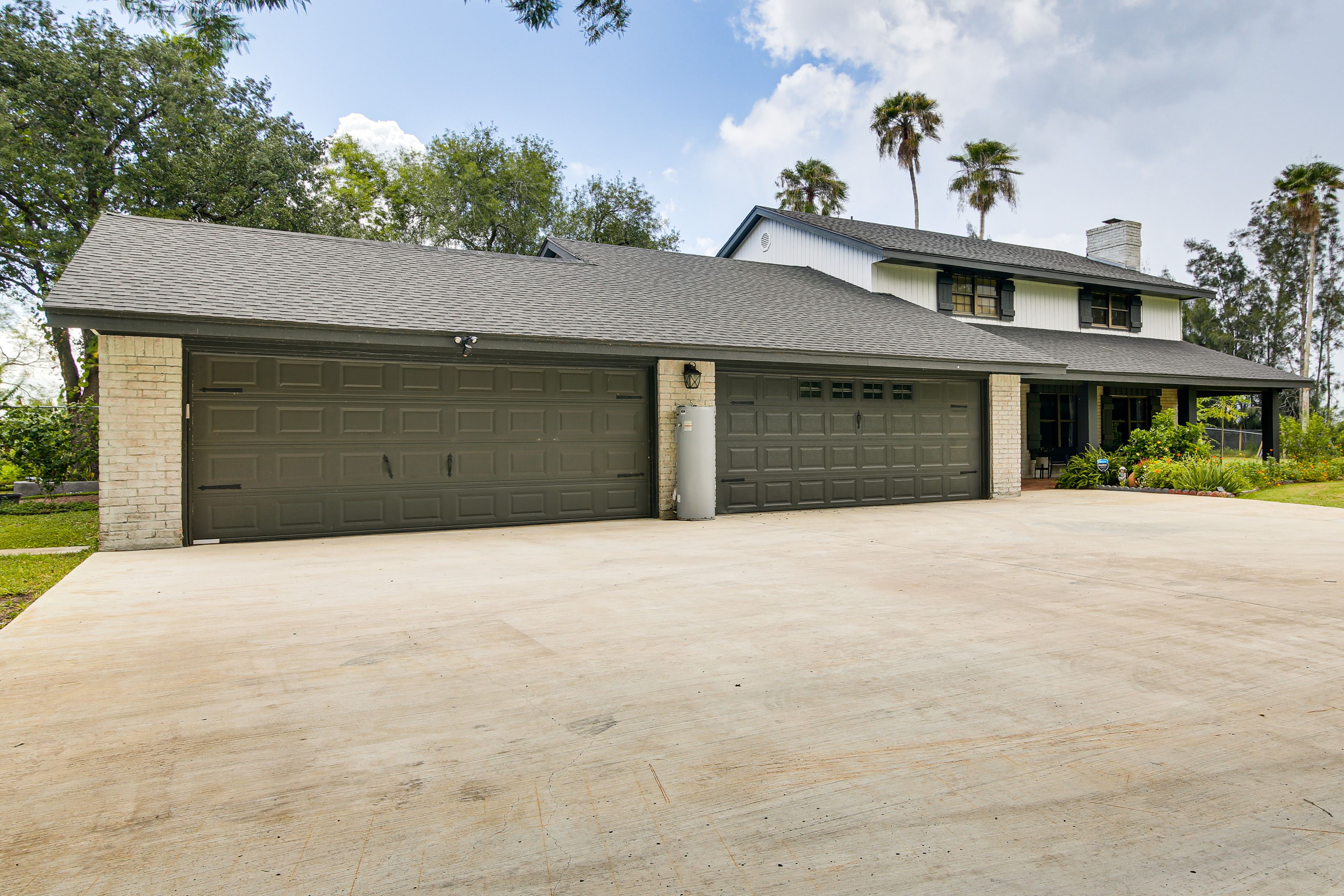 Parking | Shared Driveway (2 Vehicles)