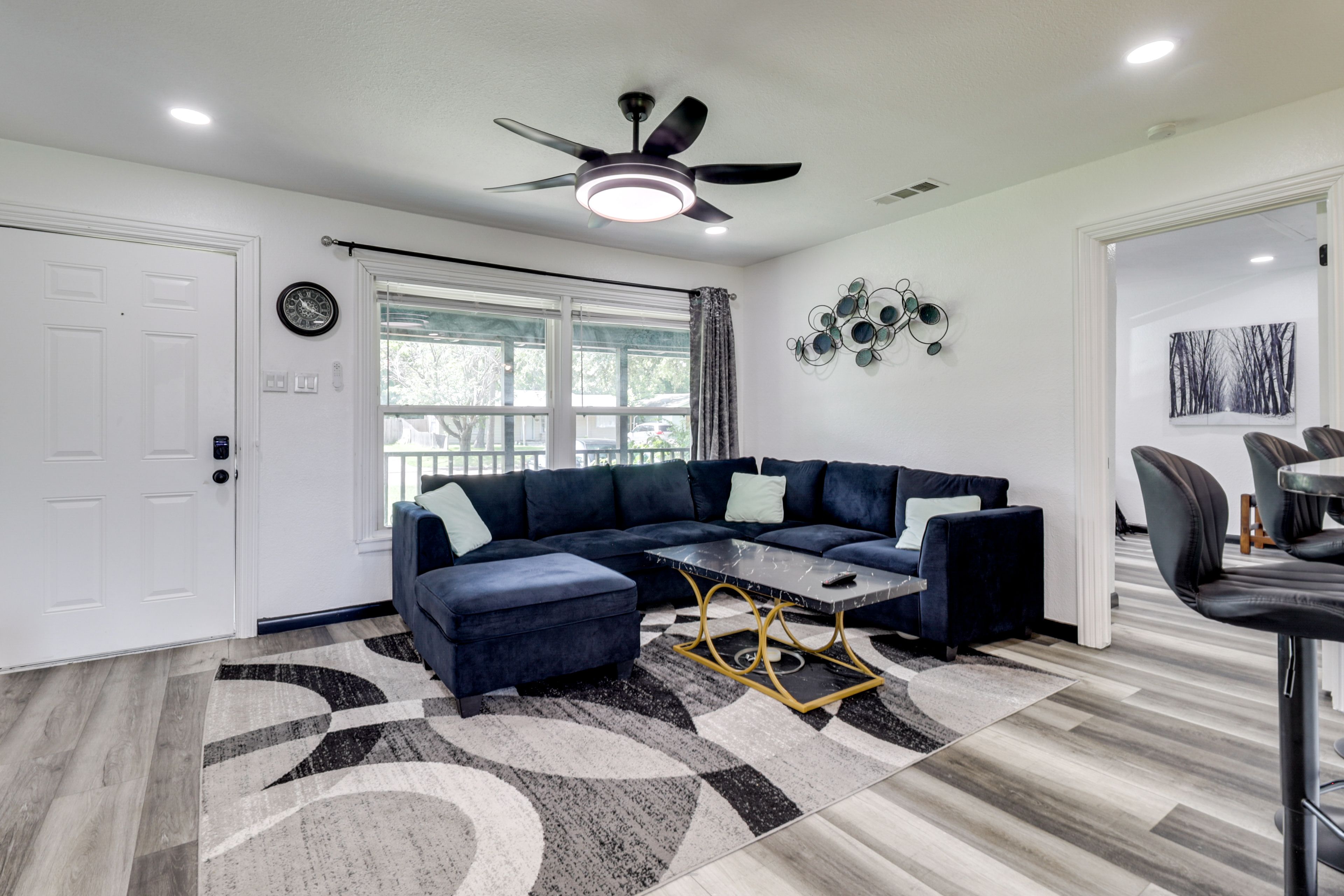 Living Room | Free WiFi | Smart TV