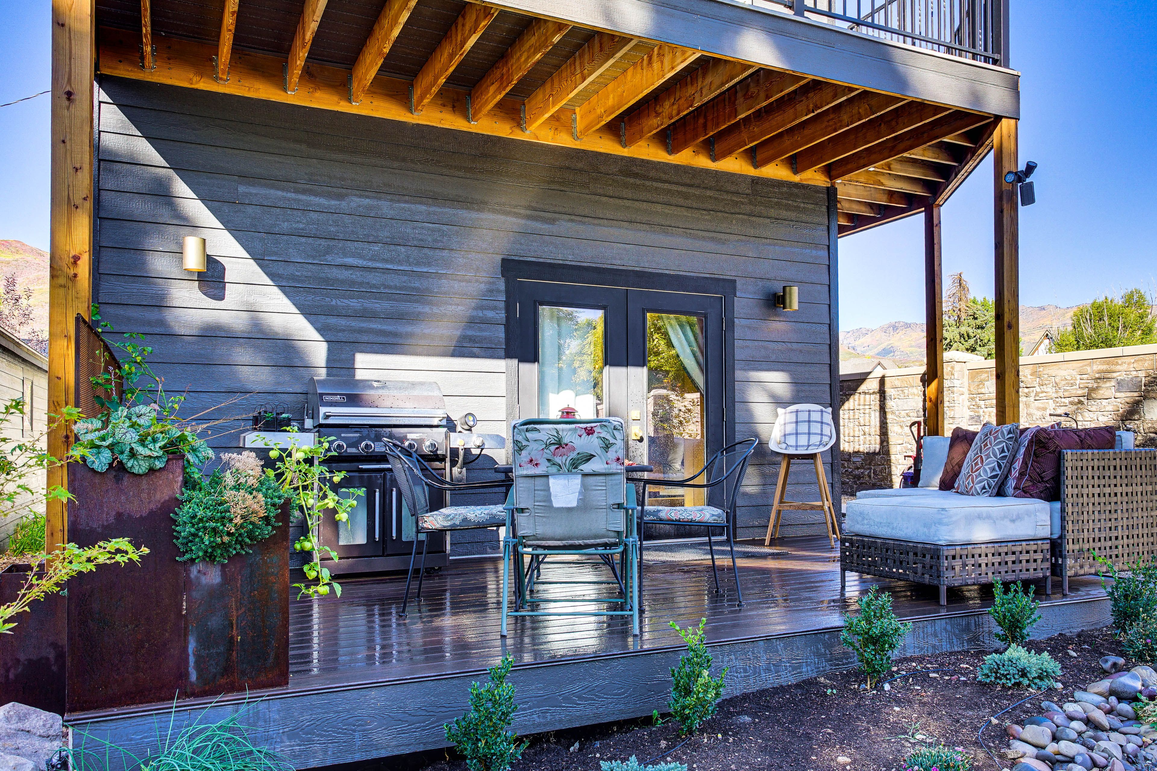 Furnished Deck | Gas Grill