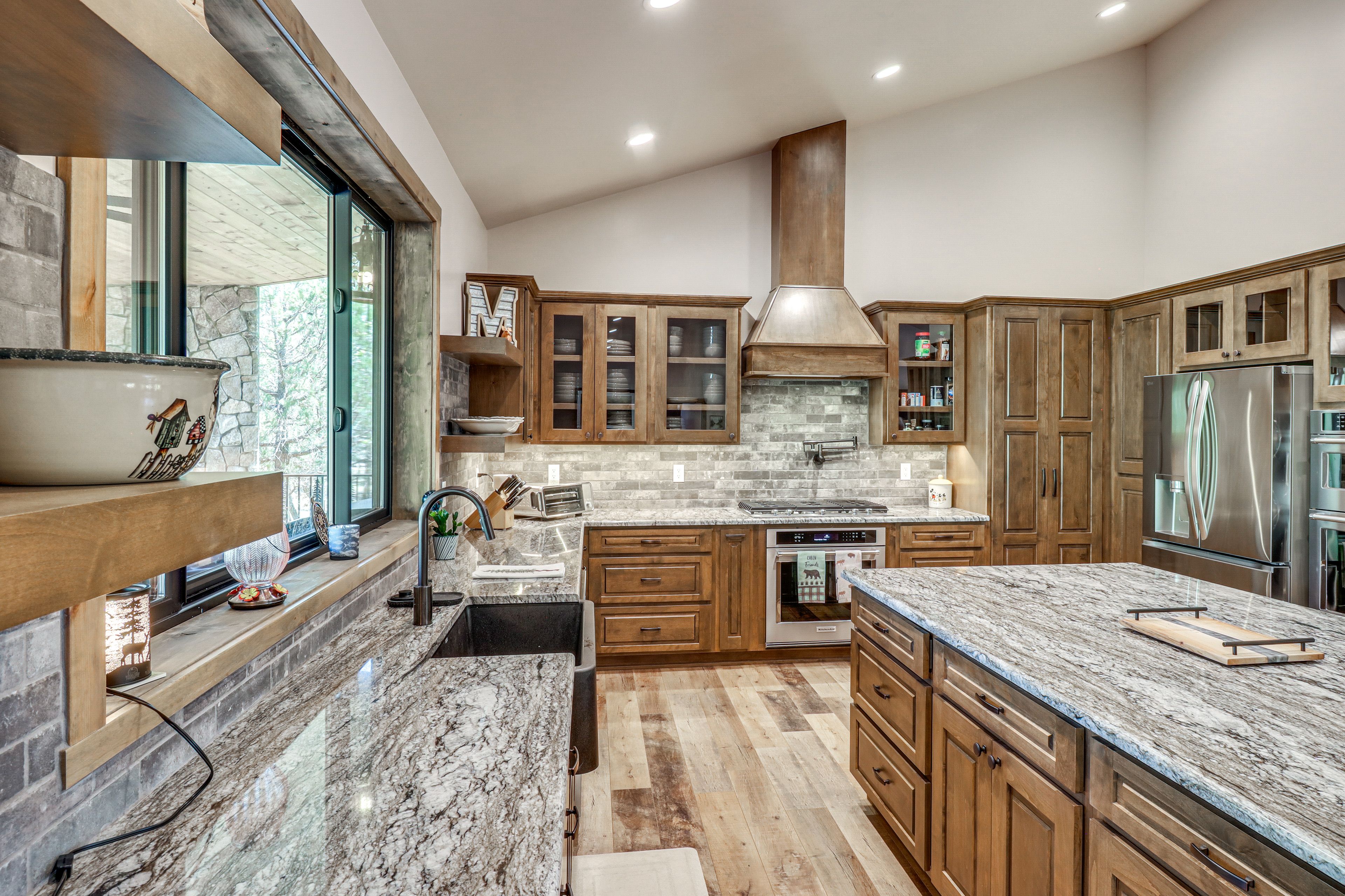 Kitchen | 2 Ovens | Dishwasher | Main Level