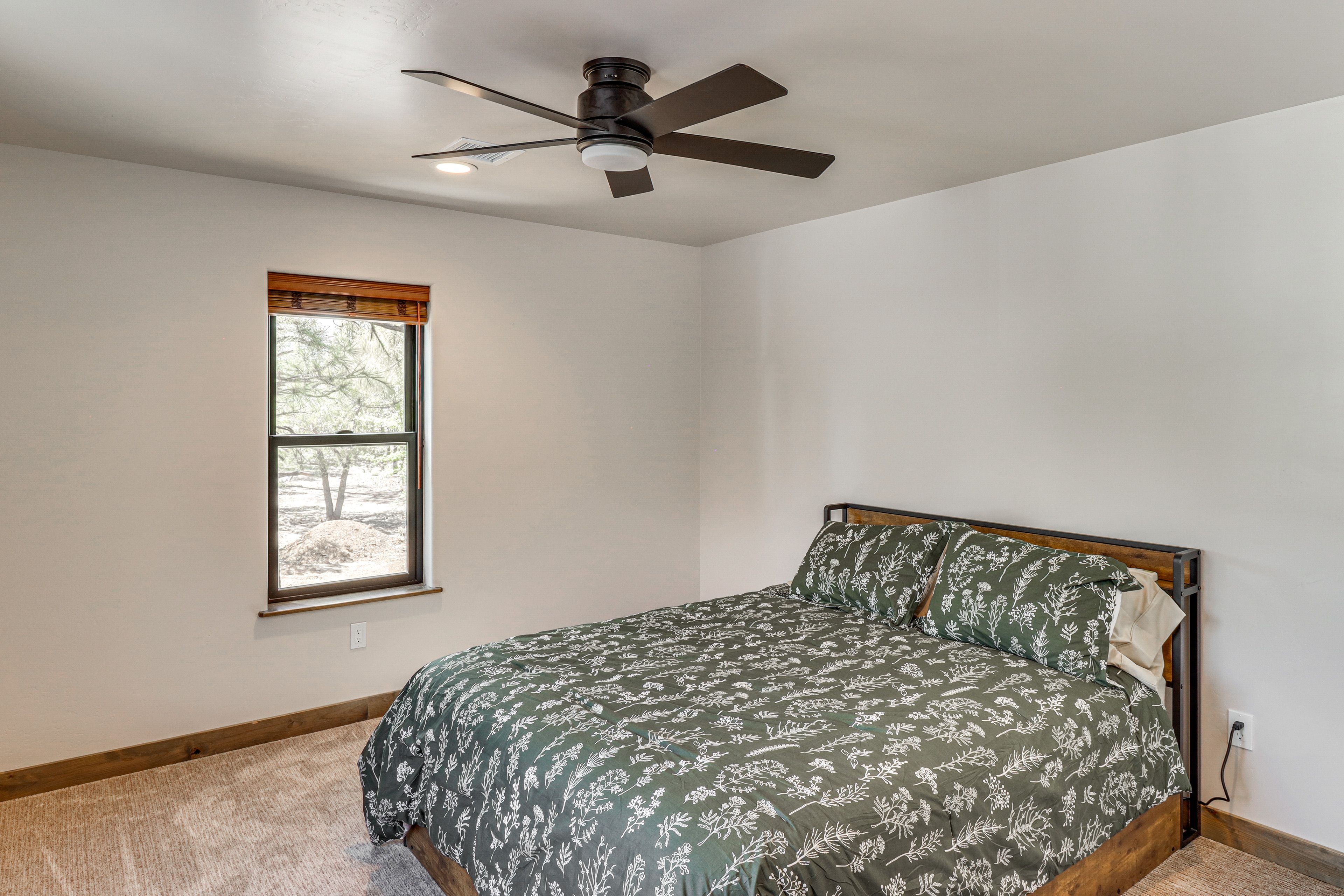 Bedroom 2 | Queen Bed