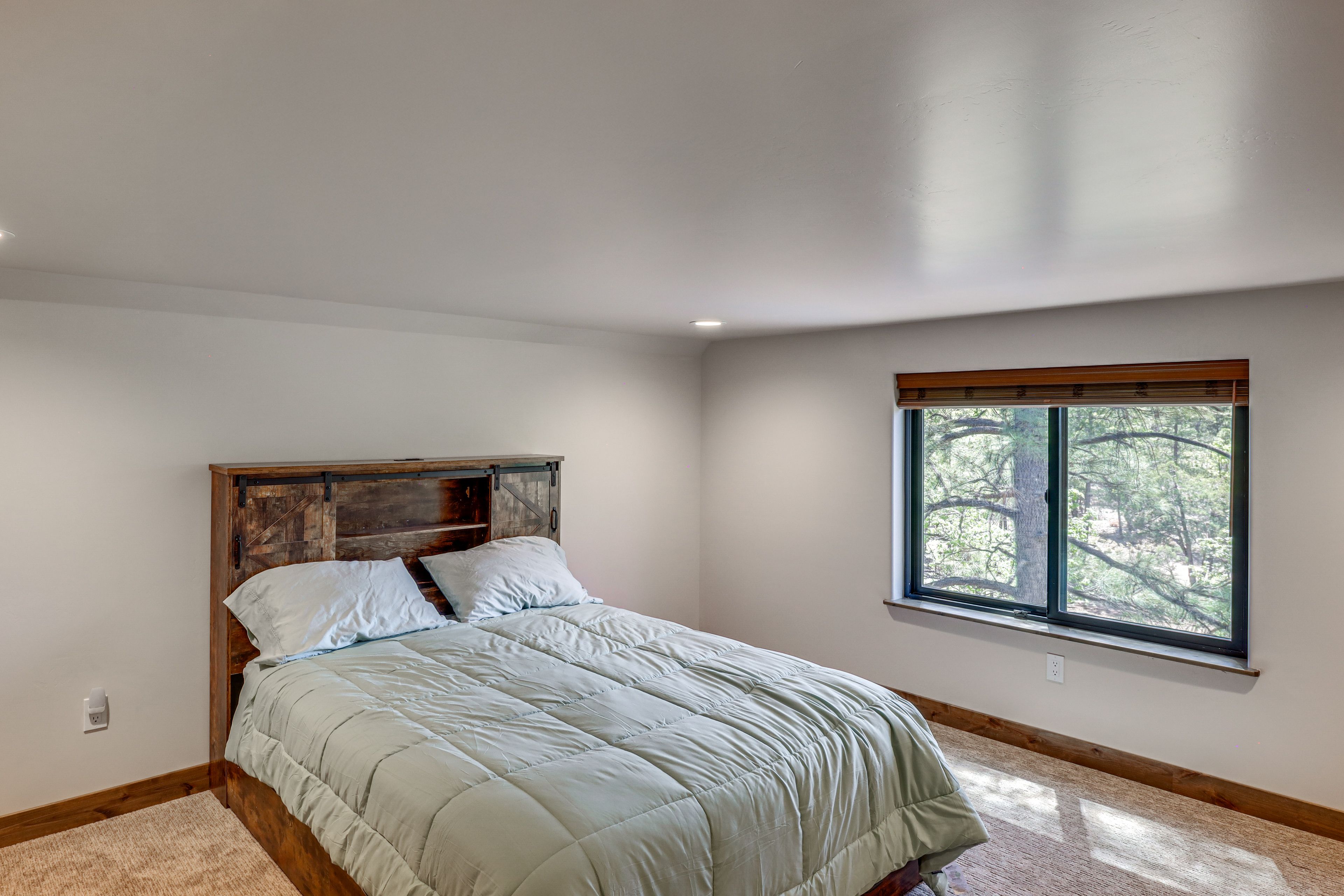 Bedroom 6 | Queen Bed | Upper Level
