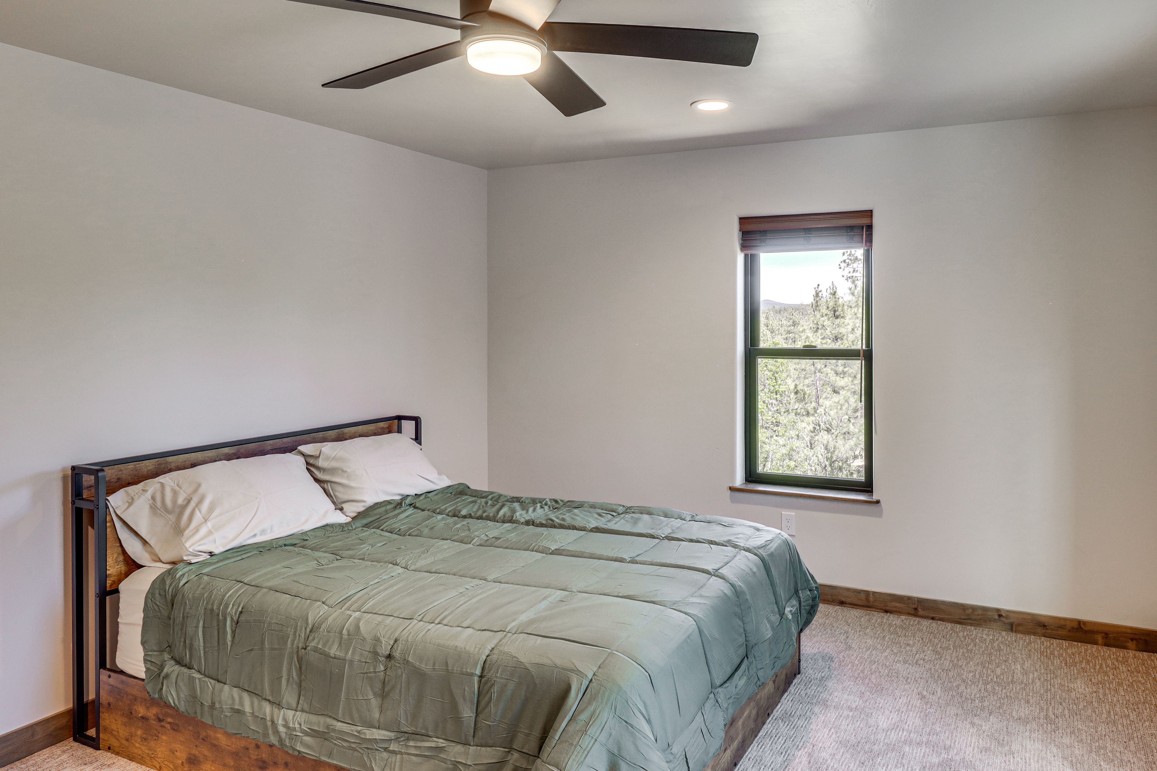 Bedroom 4 | Queen Bed