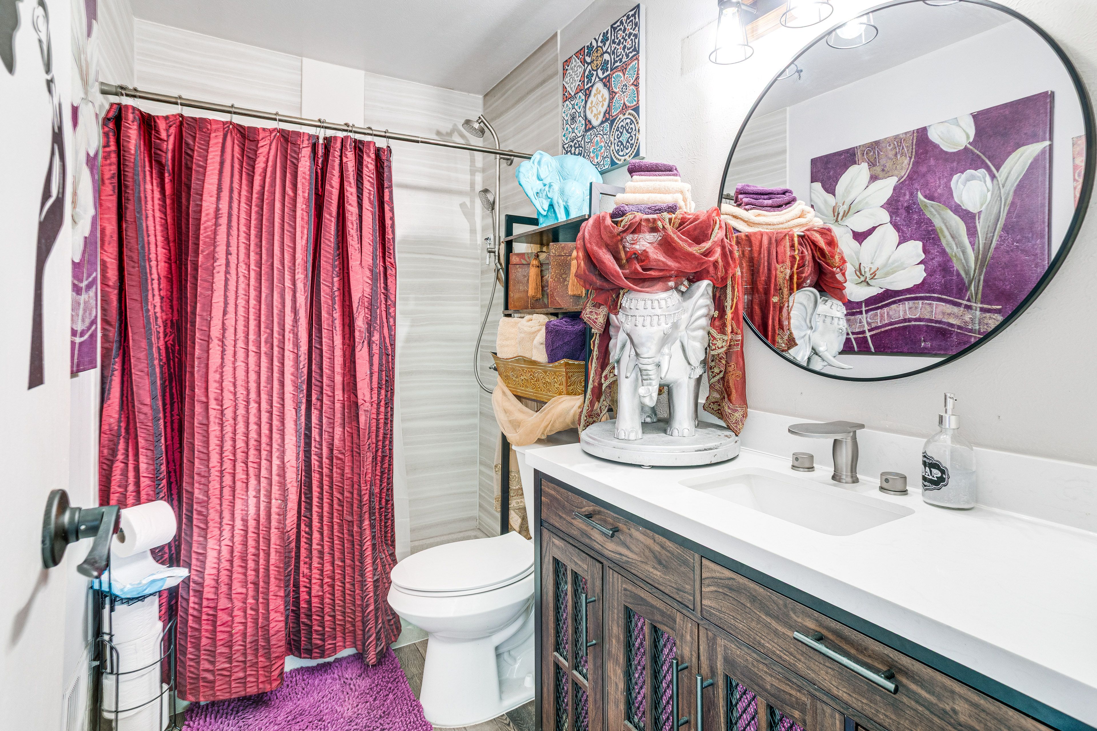 Full Bathroom | 2nd Floor | Towels Provided