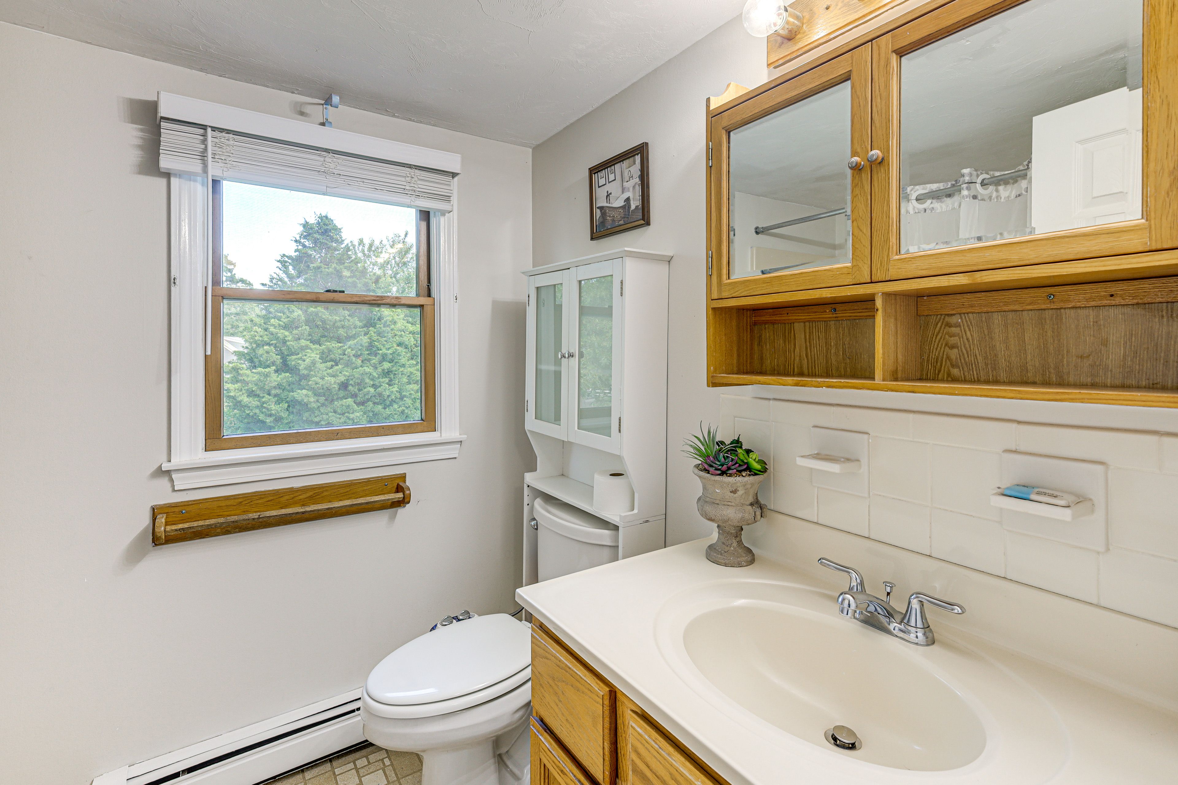 Full Bathroom | 2nd Floor | Towels Provided