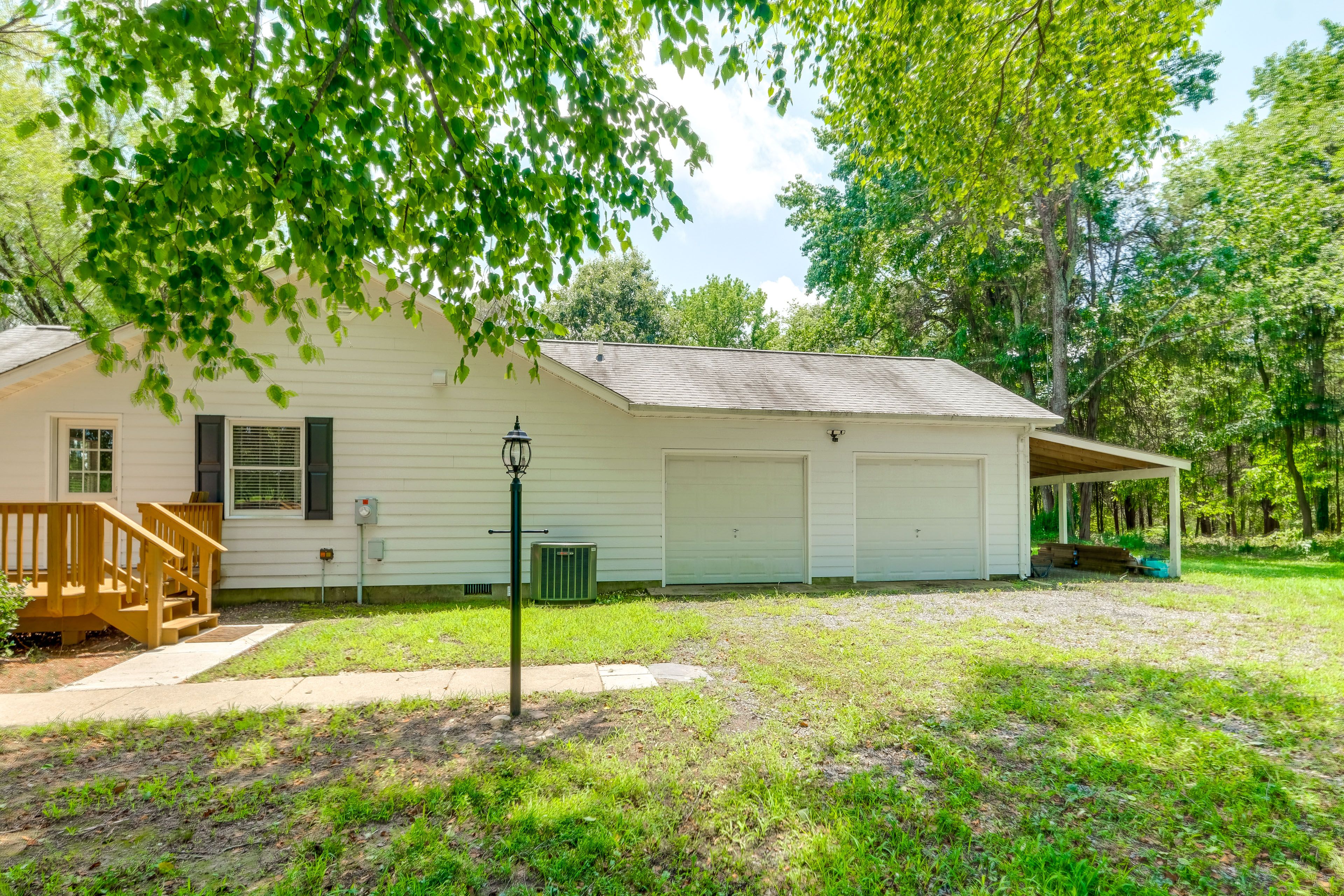Parking | Driveway (6 Vehicles) | RV/Boat/Trailer Parking Available