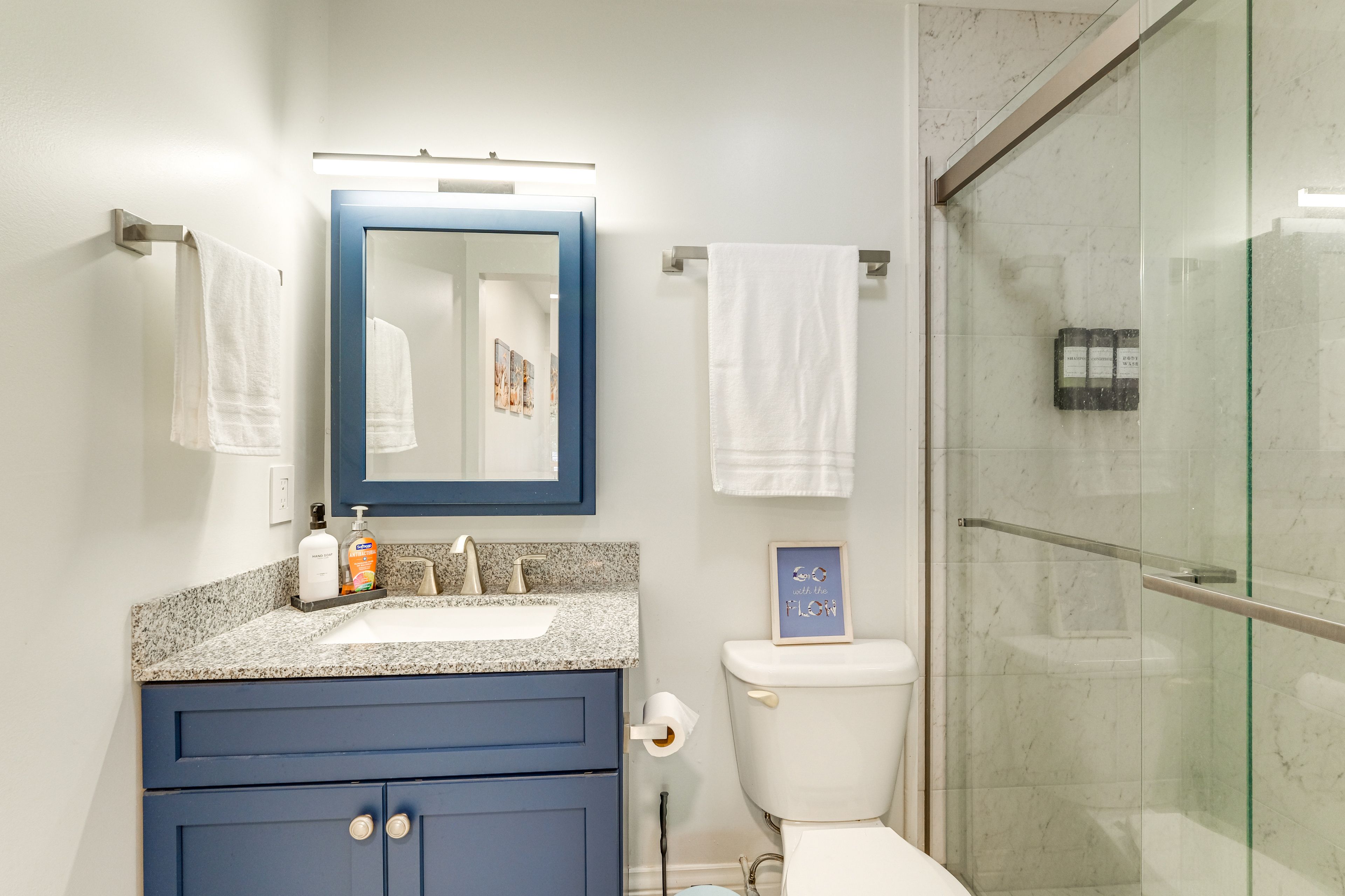 Full Bathroom | Towels Provided