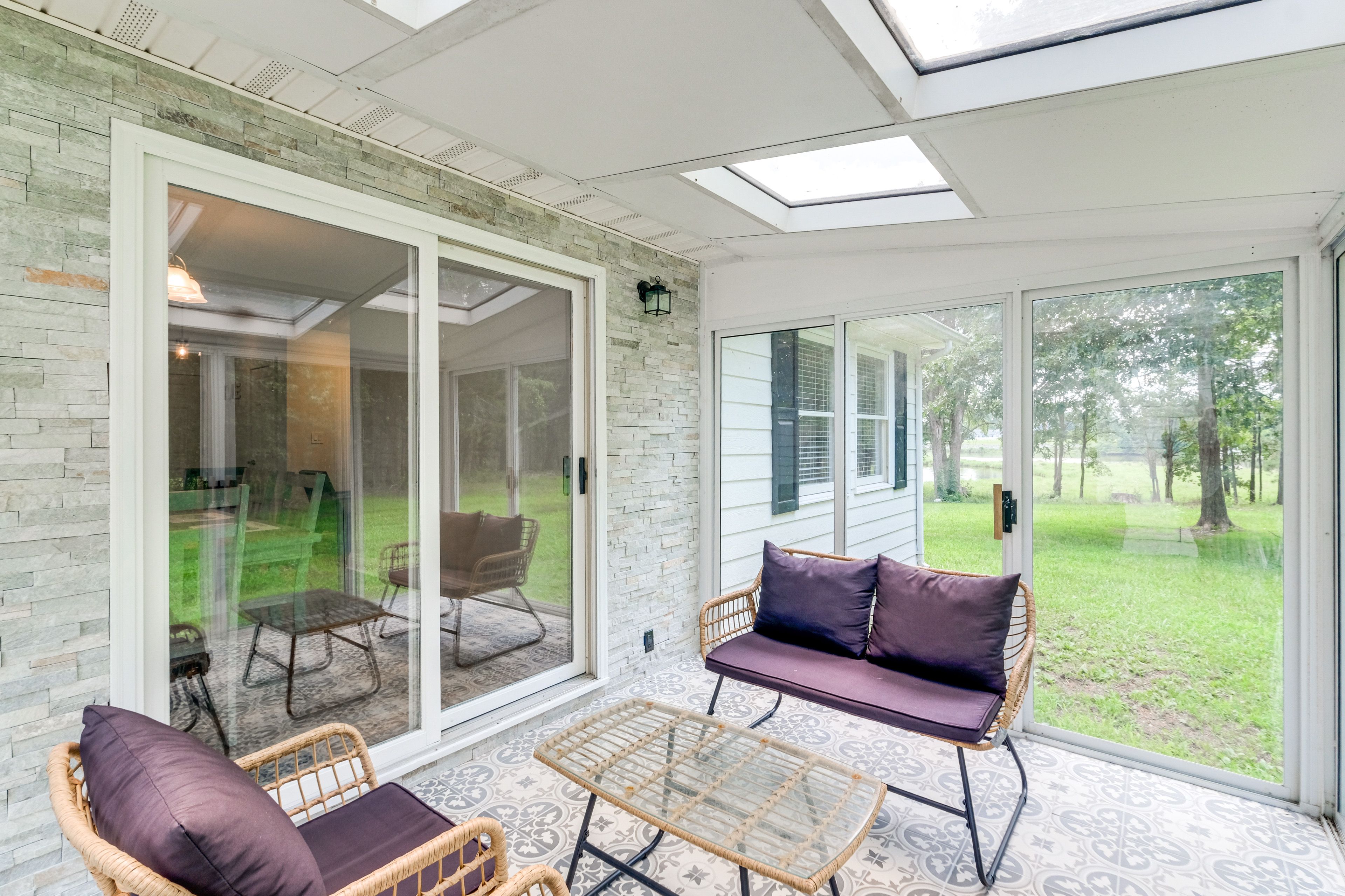 Screened Porch w/ Seating