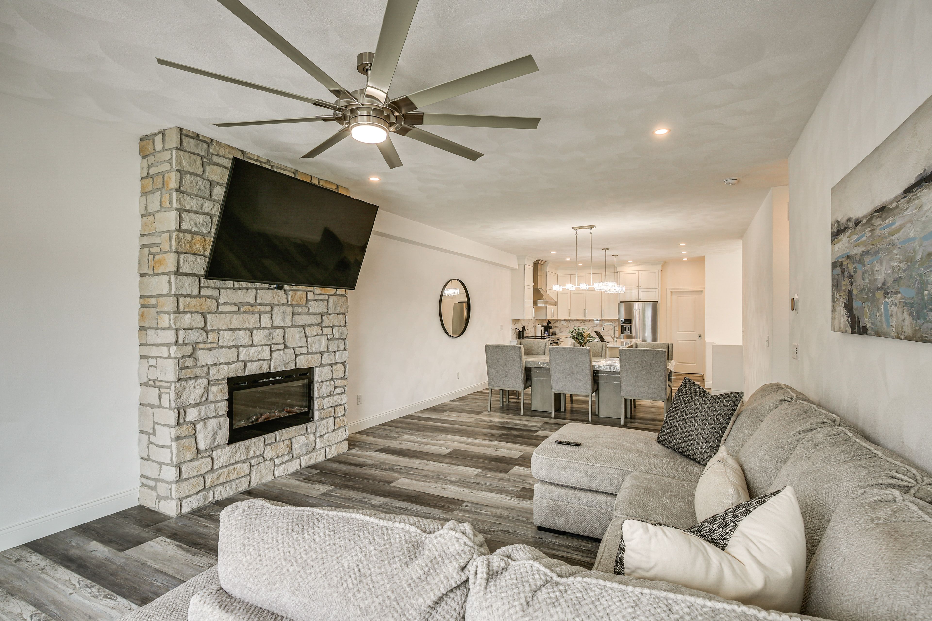 Grafton Vacation Rental | 1BR | 2.5BA | 1,700 Sq Ft | Steps Required
