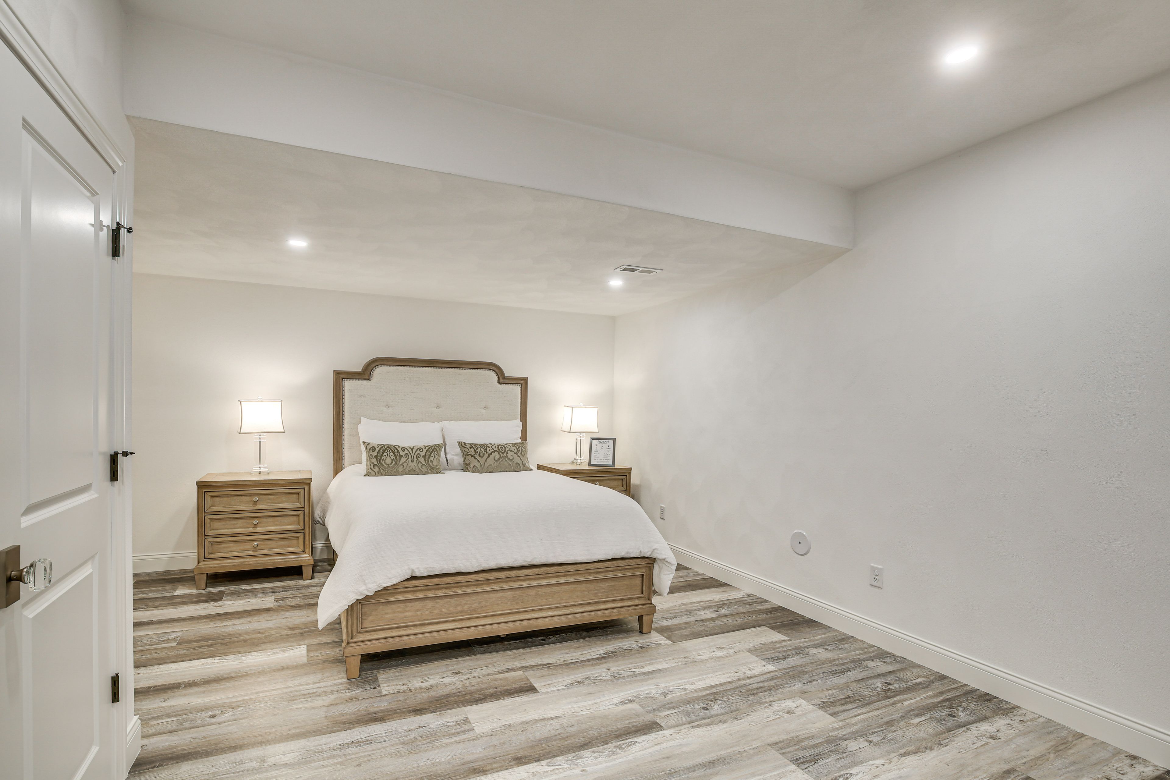 Bonus Room | Queen Bed | 1st Floor