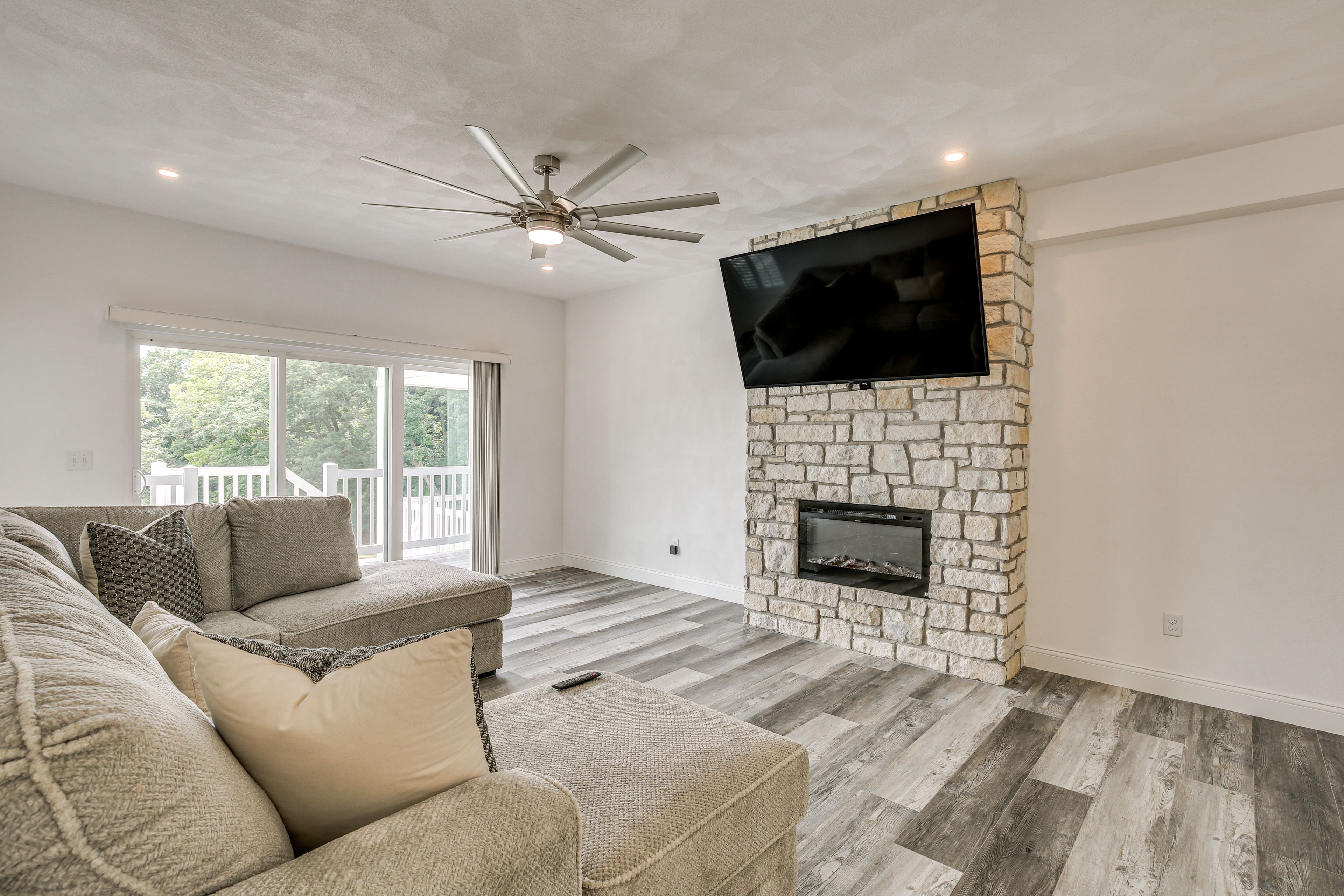 Living Room | Free WiFi | Smart TV | Central A/C | Fireplace | 2nd Floor