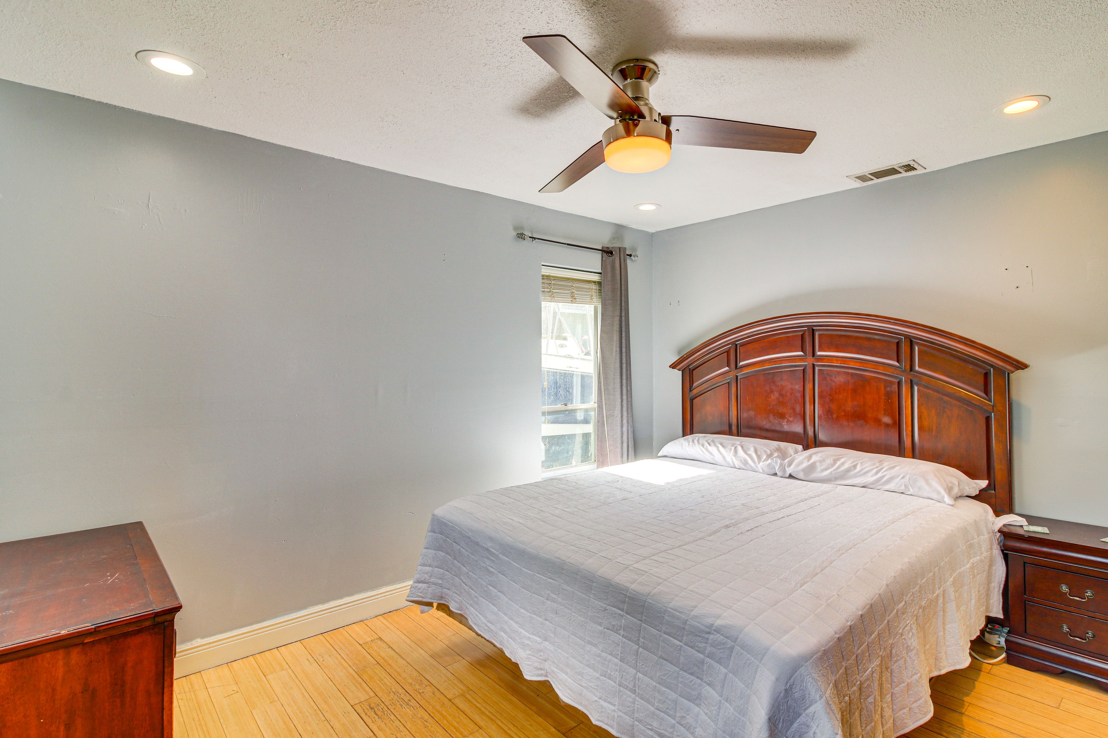 Bedroom 1 | King Bed | Linens Provided