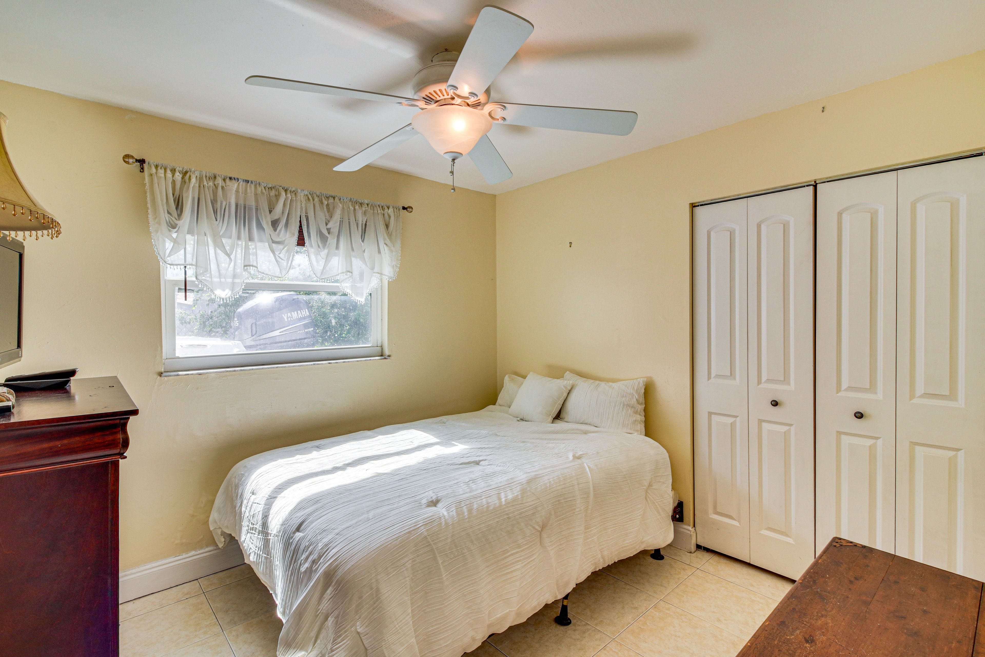 Bedroom 2 | Queen Bed