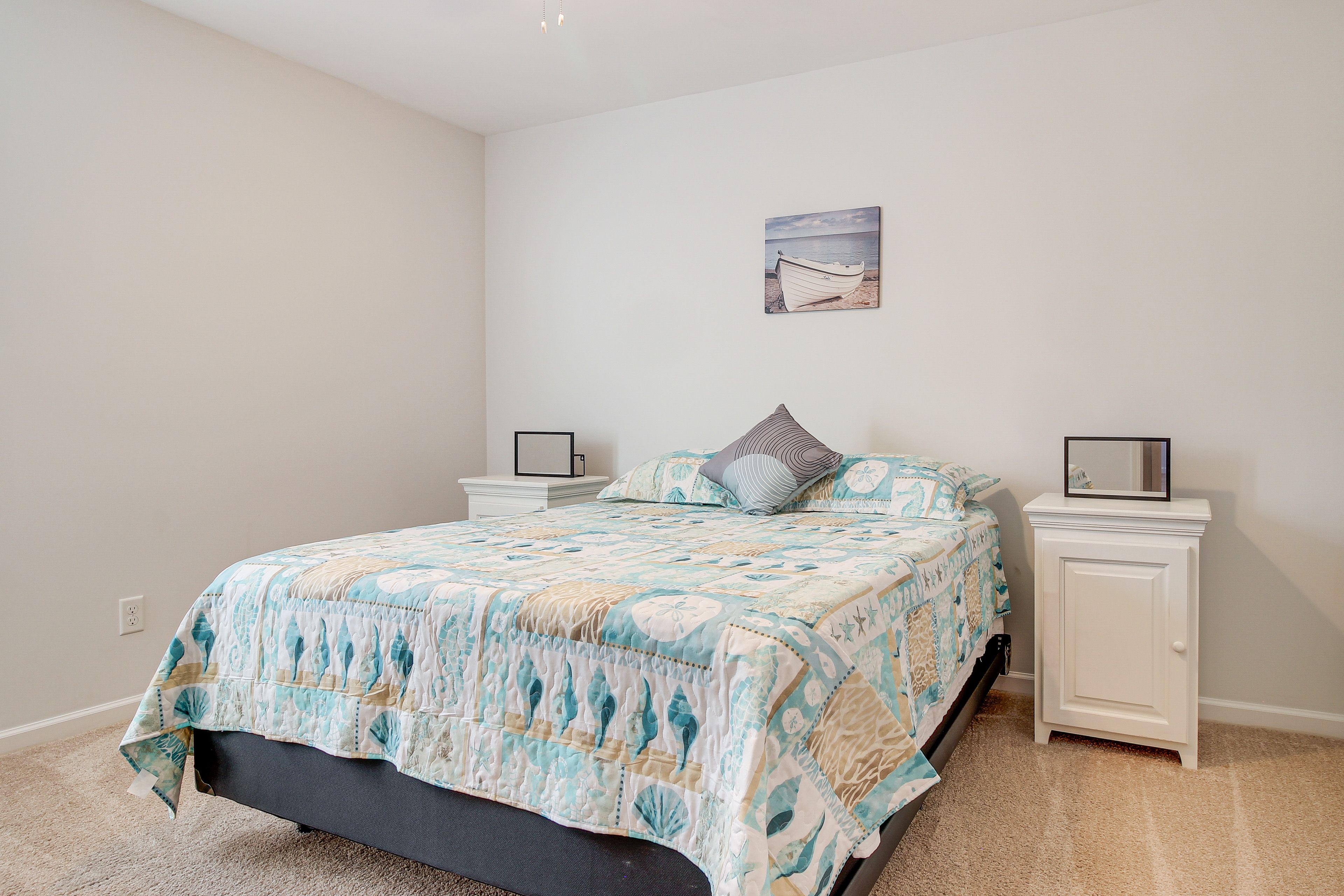 Bedroom 2 | 2nd Floor | Queen Bed