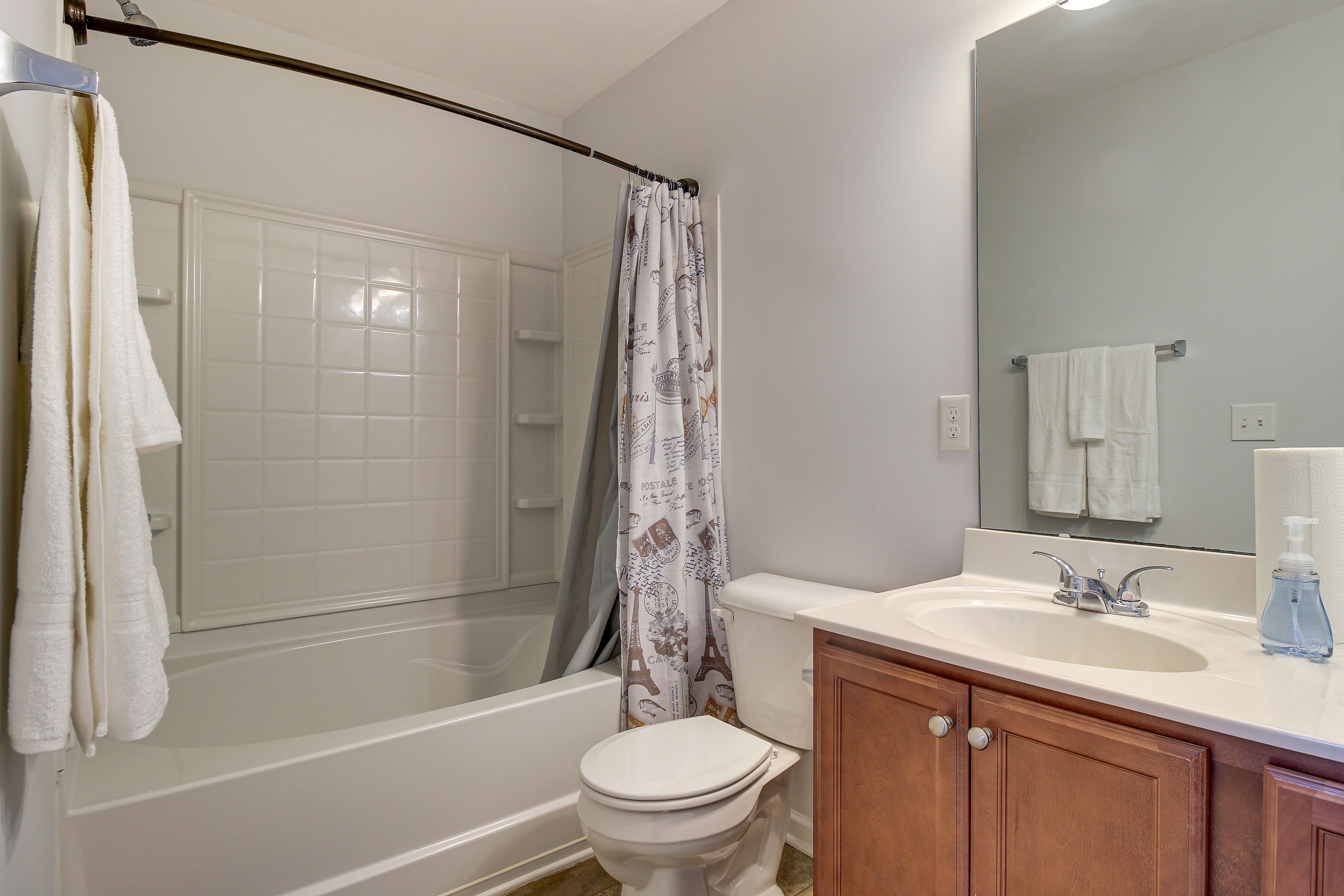 En-Suite Bathroom | 2nd Floor | Towels Provided