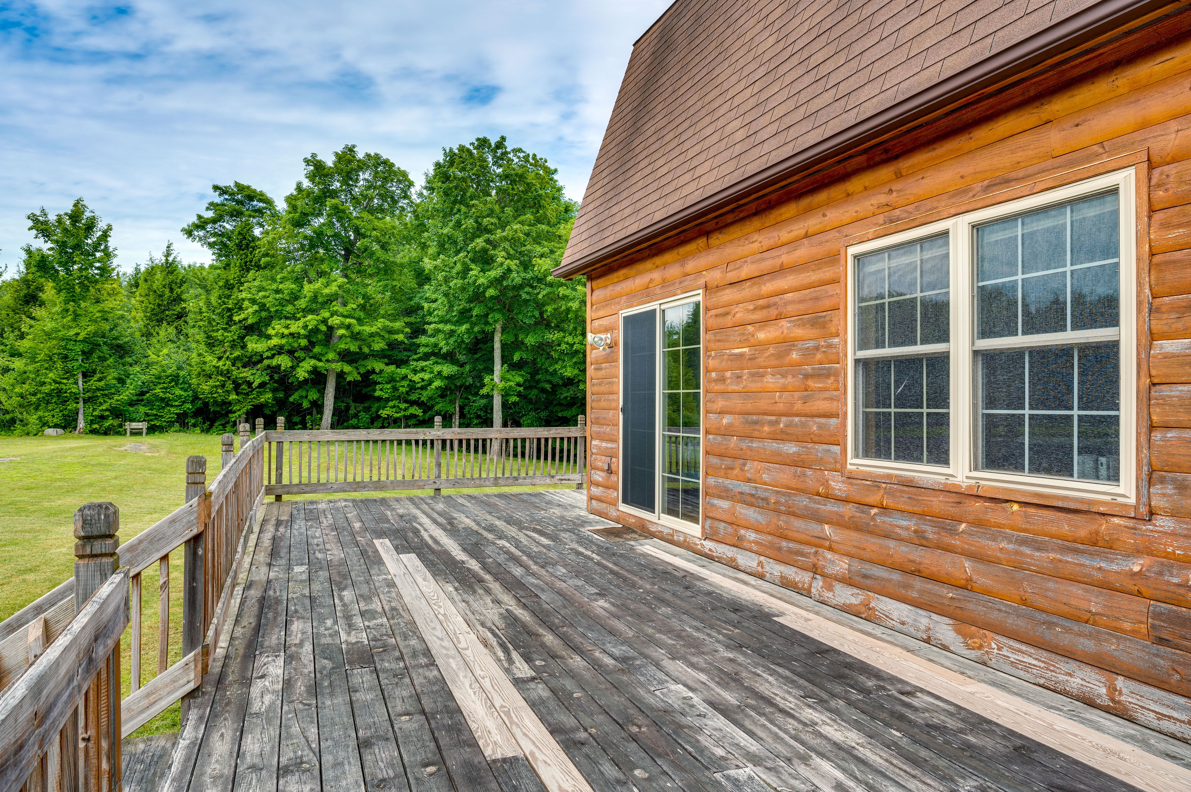 Cabin Exterior | Wraparound Deck