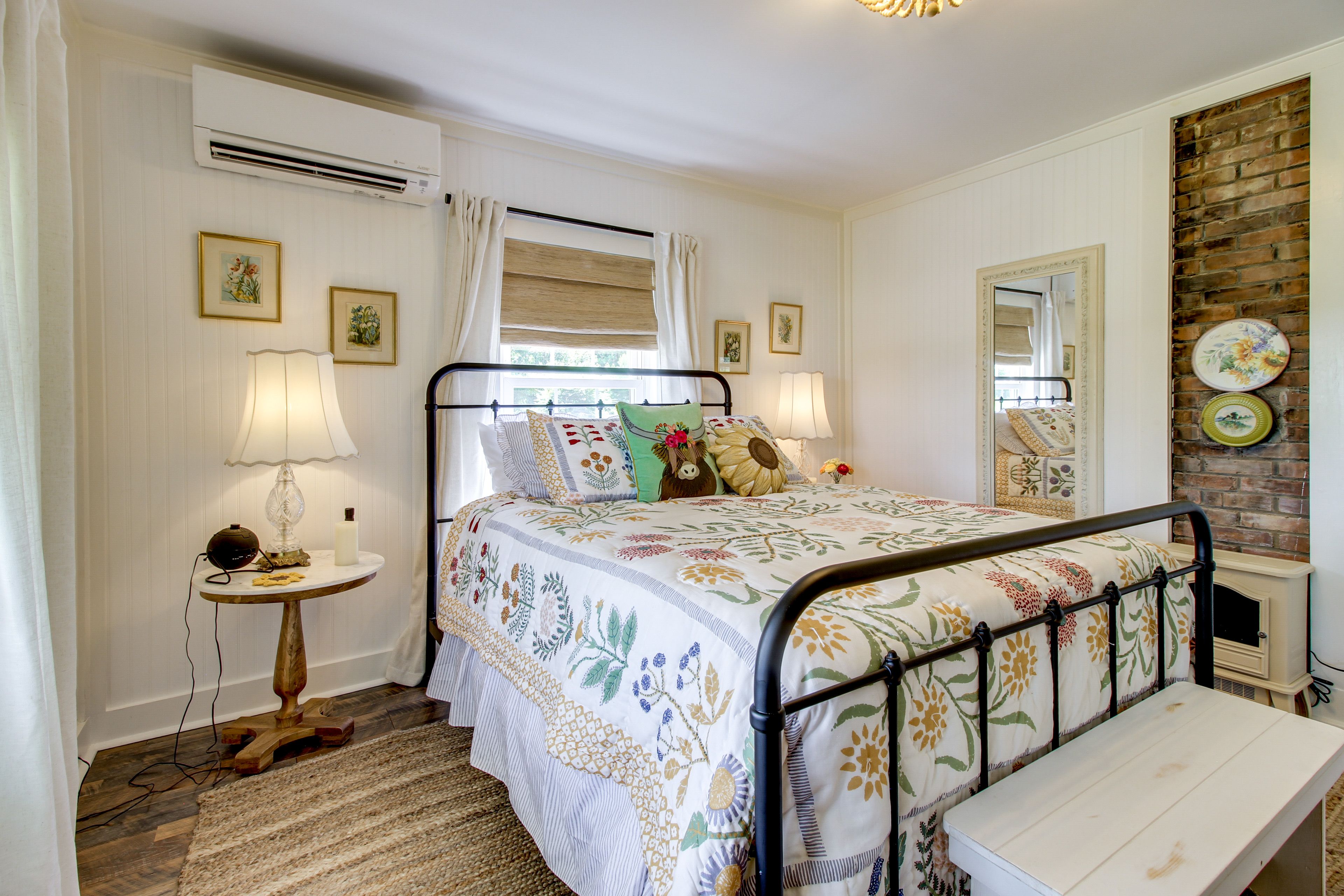 Bedroom 2 | Queen Bed