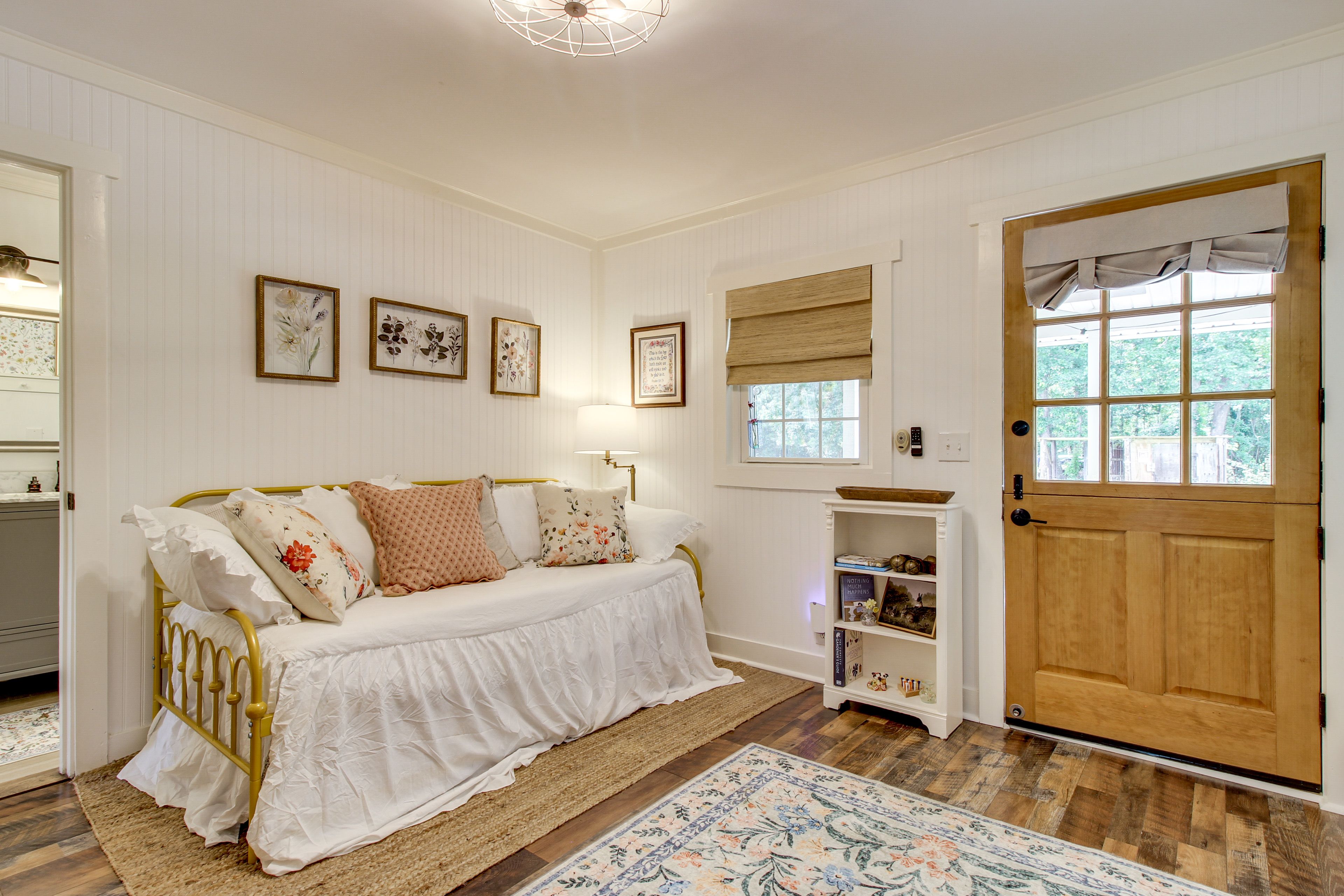 Bonus Room | Twin Daybed w/ Twin Trundle | Books