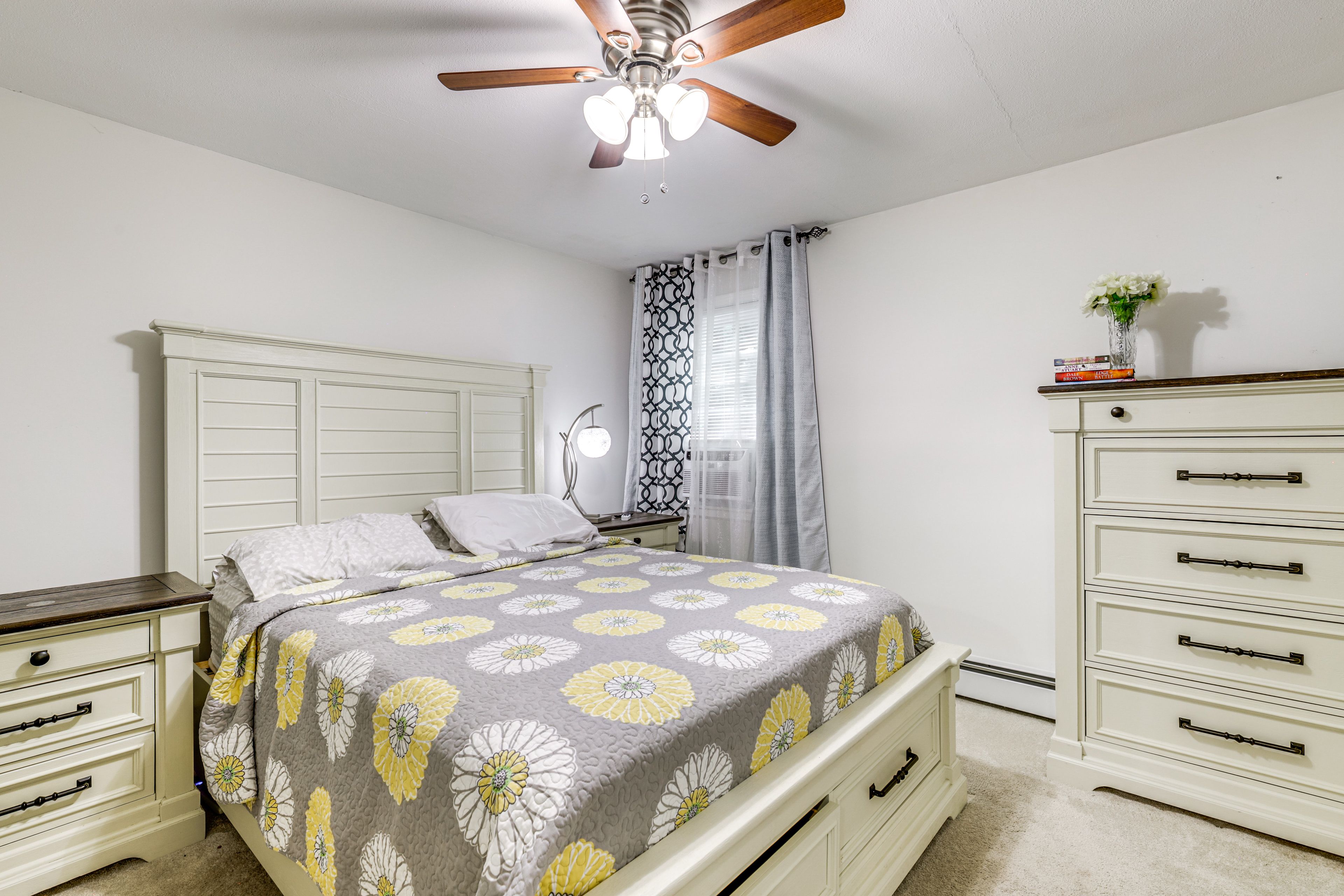 Bedroom 2 | Queen Bed