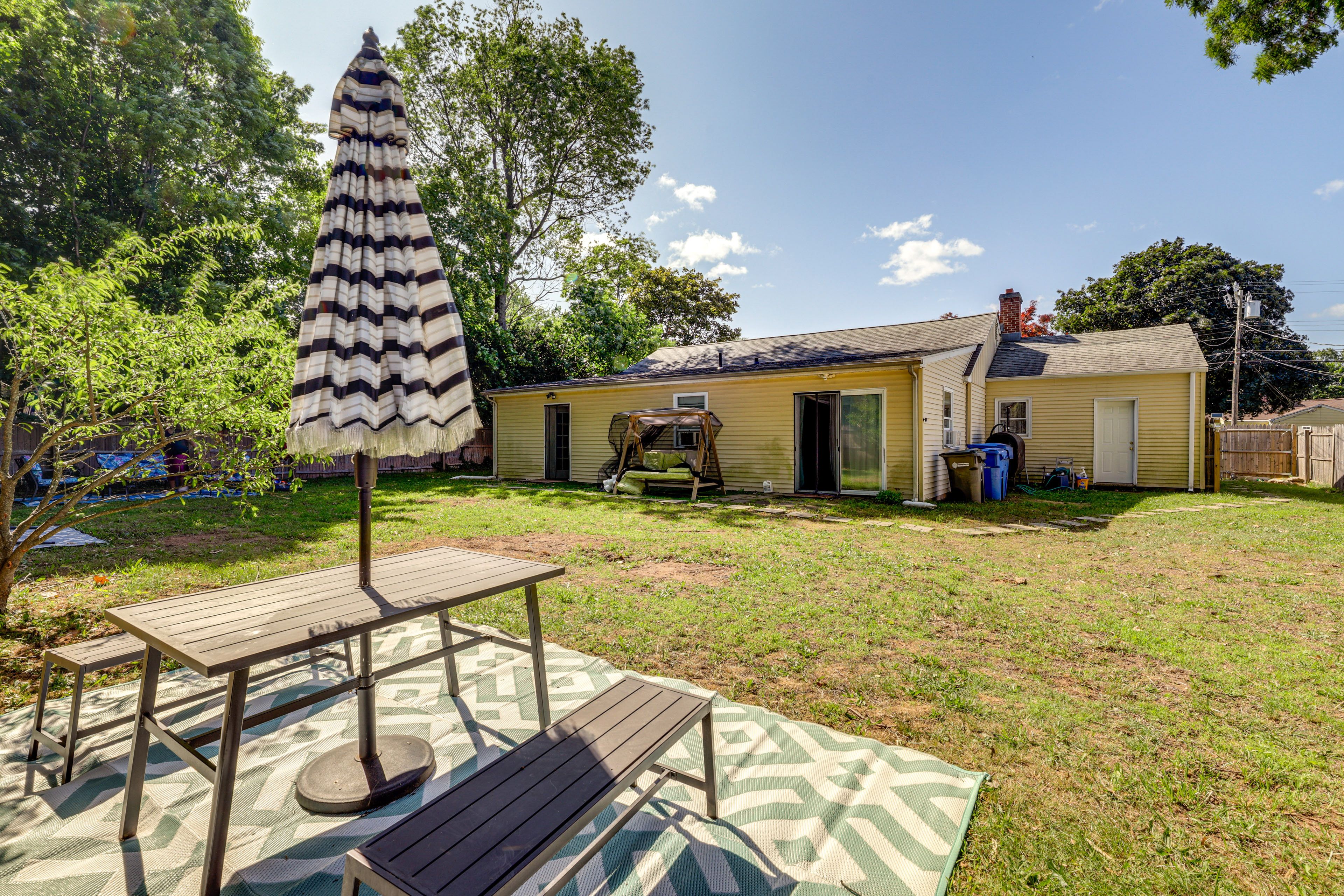 Shared Backyard | Outdoor Dining
