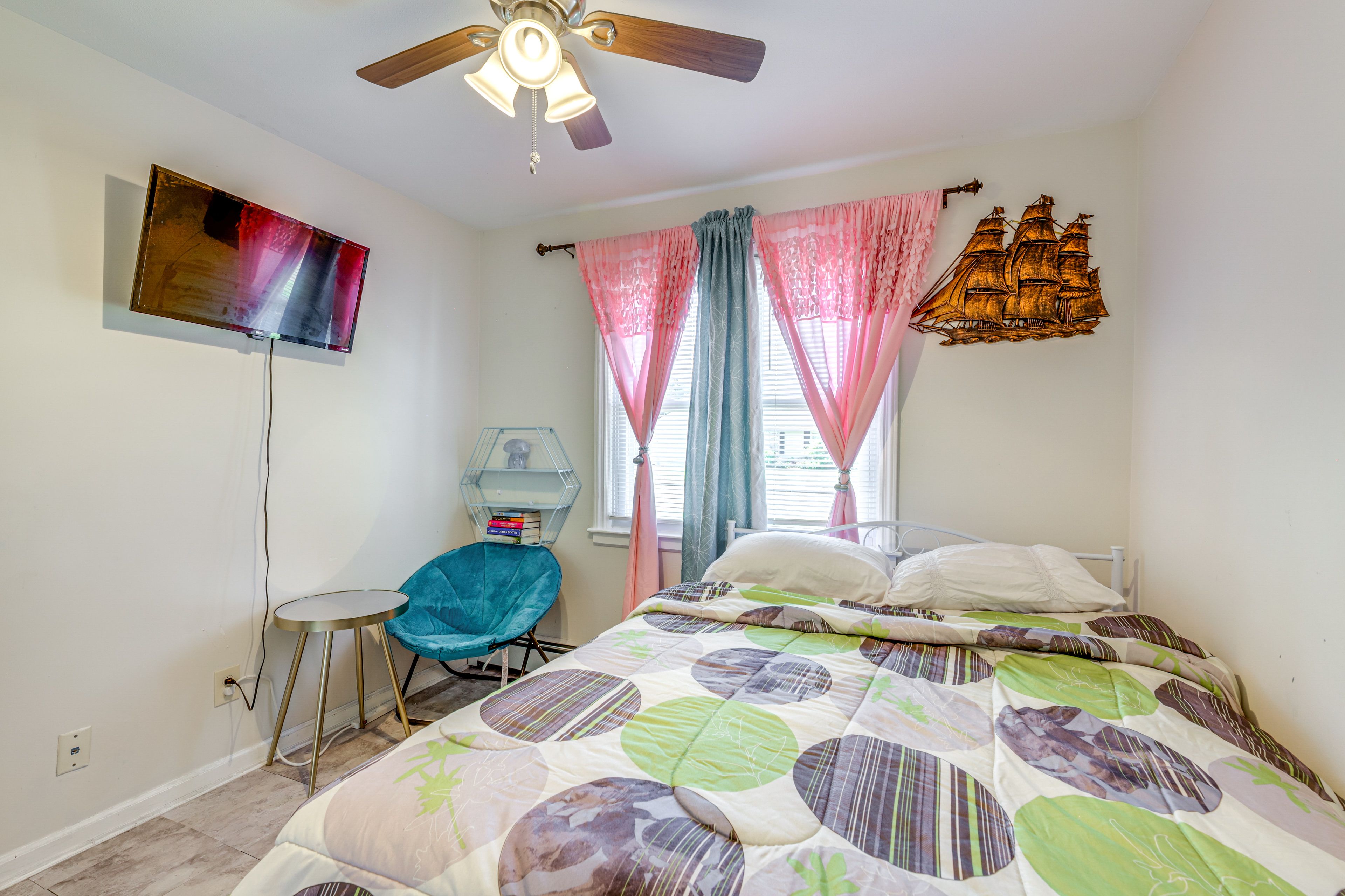 Bedroom 3 | Queen Bed