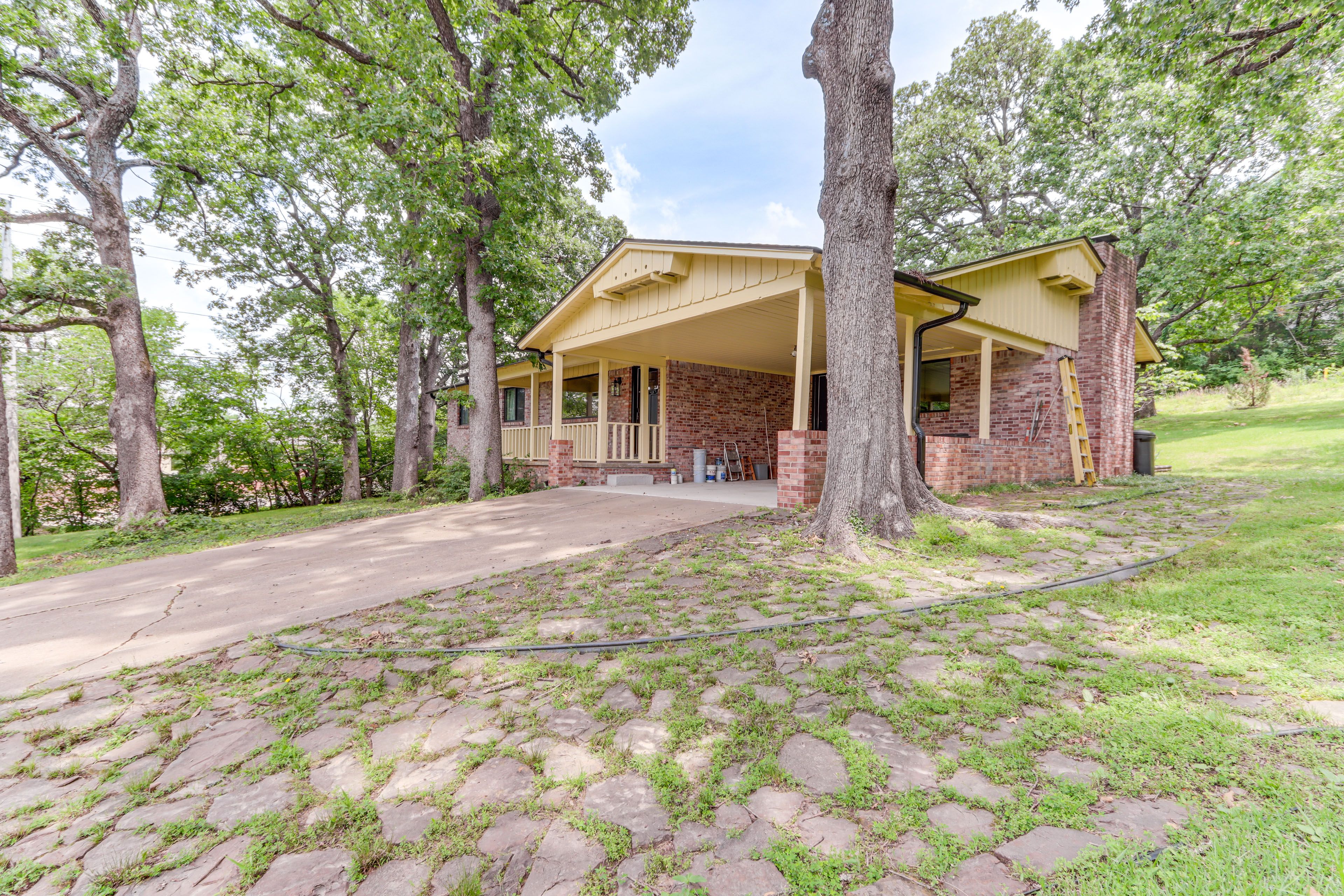 Parking | Carport (2 Vehicles) | Driveway (4 Vehicles)