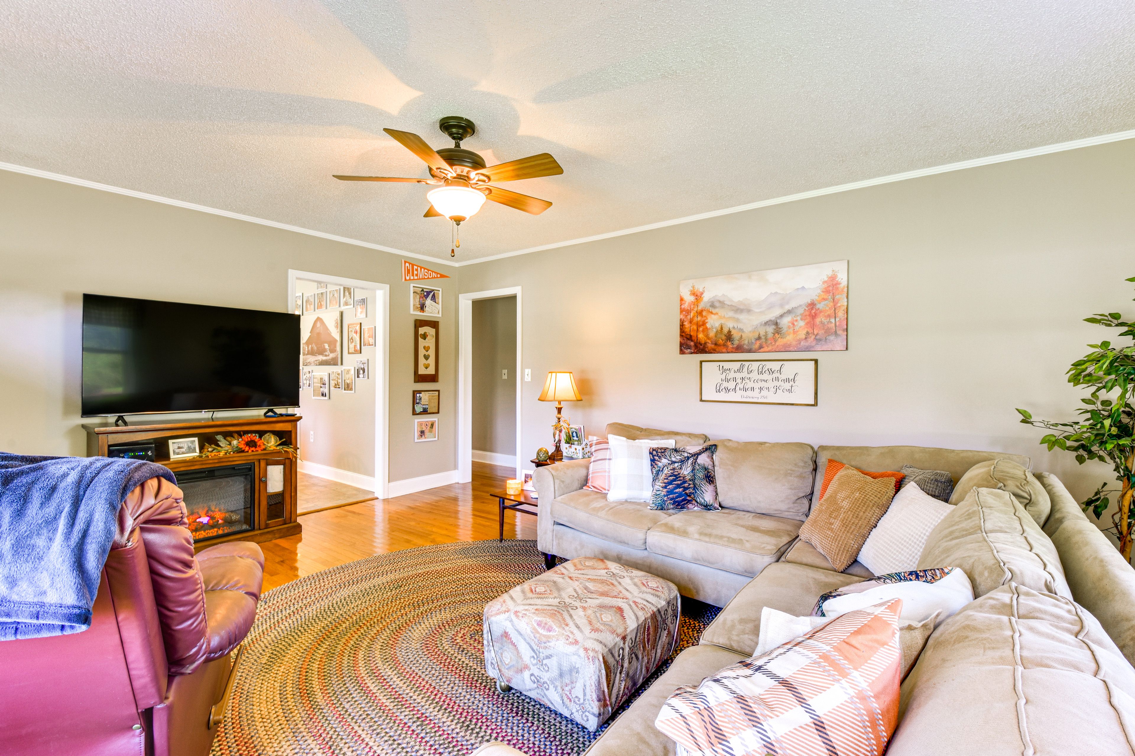 Living Room | Smart TV | Fireplace