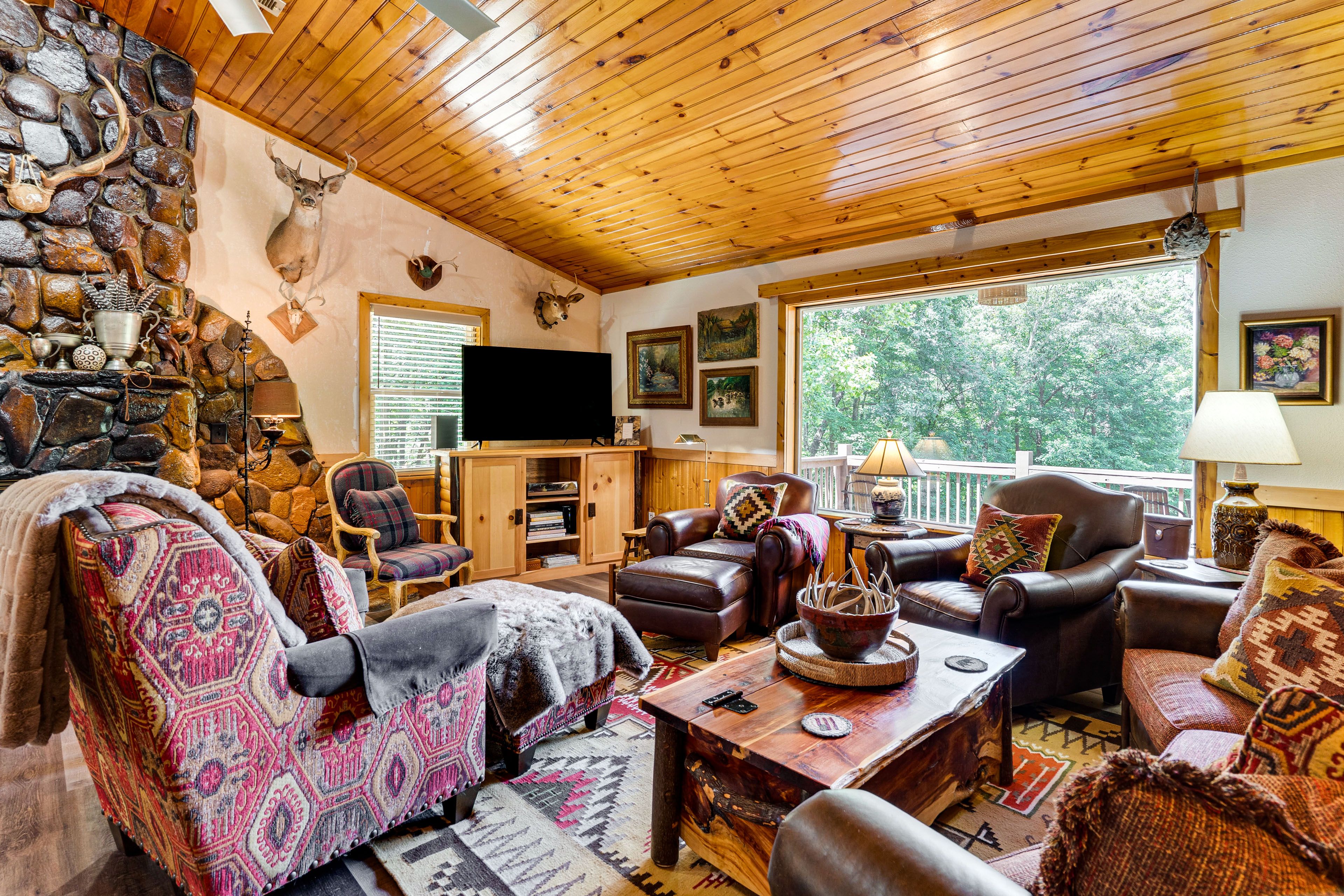 Living Room | Central A/C & Heat | Free WiFi