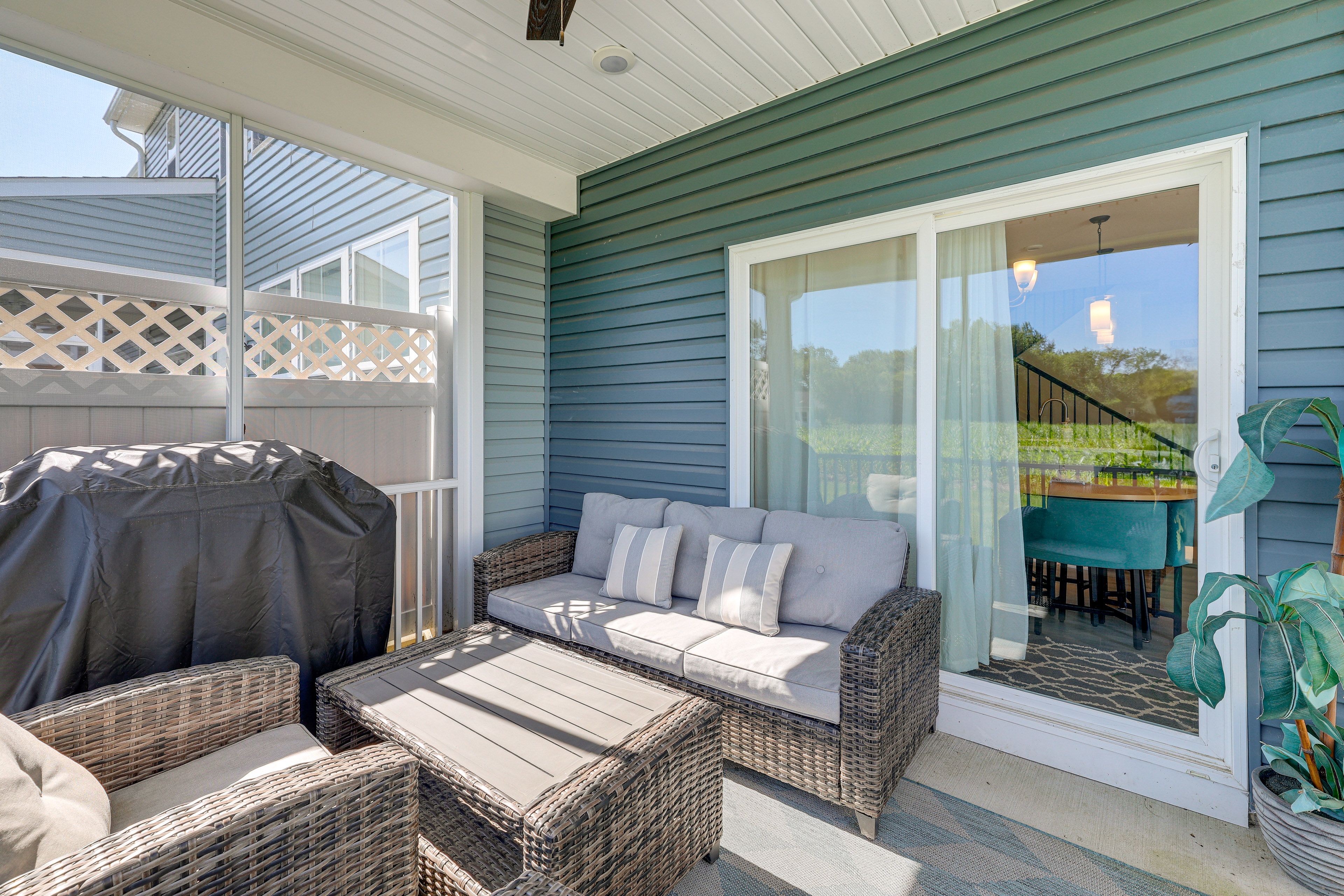 Screened-In Porch | Gas Grill