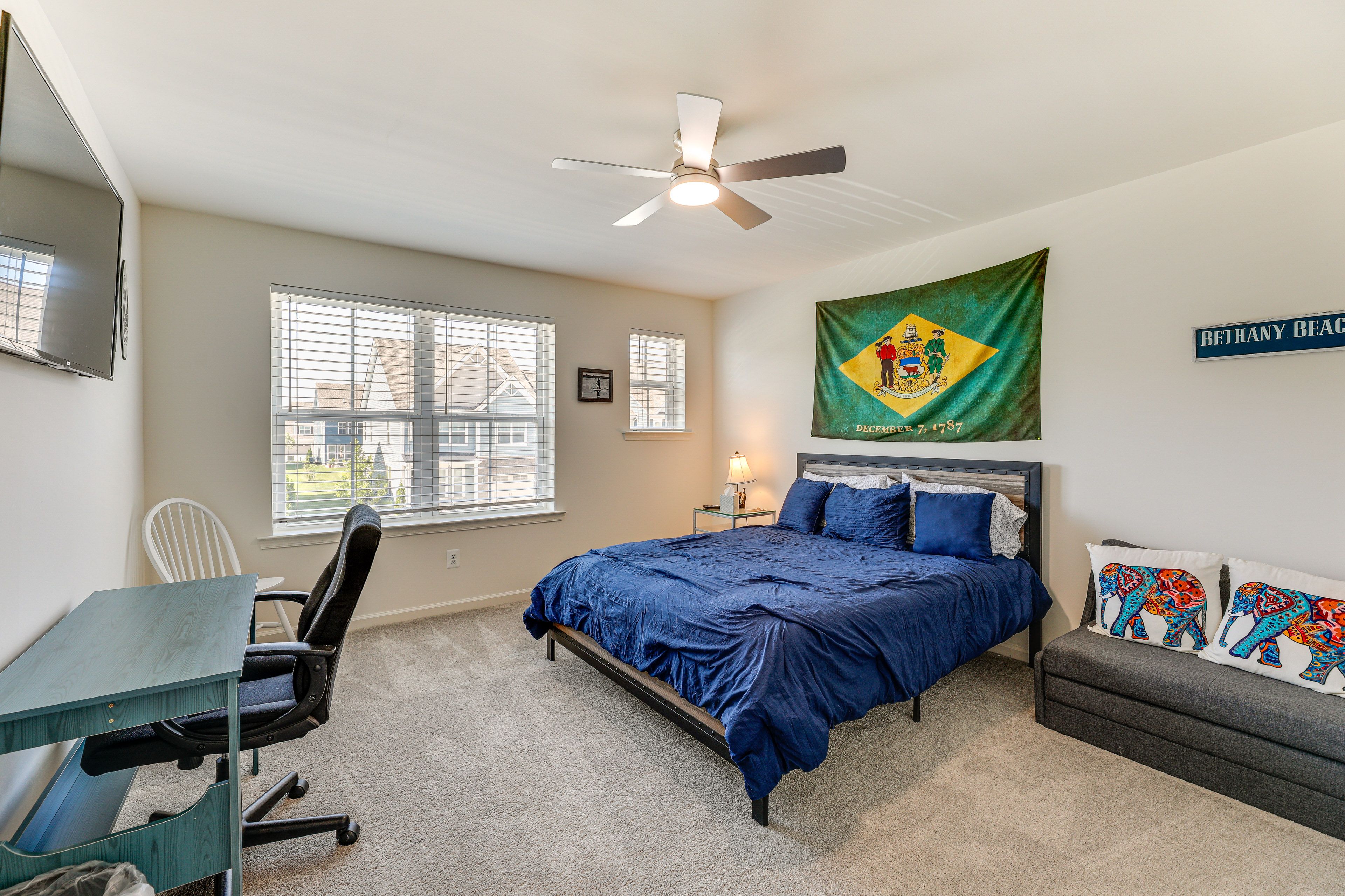 Bedroom 2 | Queen Bed | Walk-In Closet | 2nd Floor