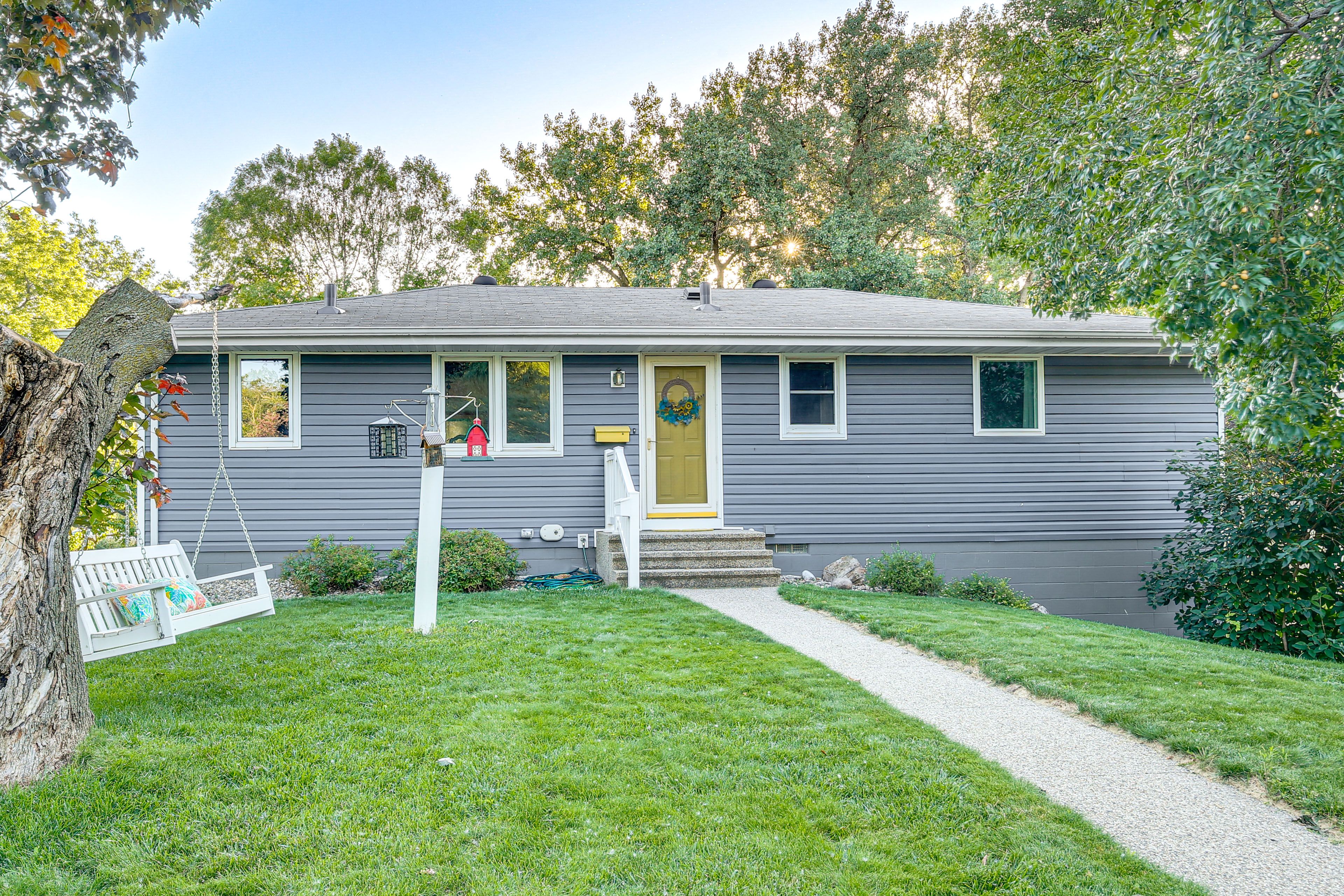 Parking | Driveway (4 Vehicles)
