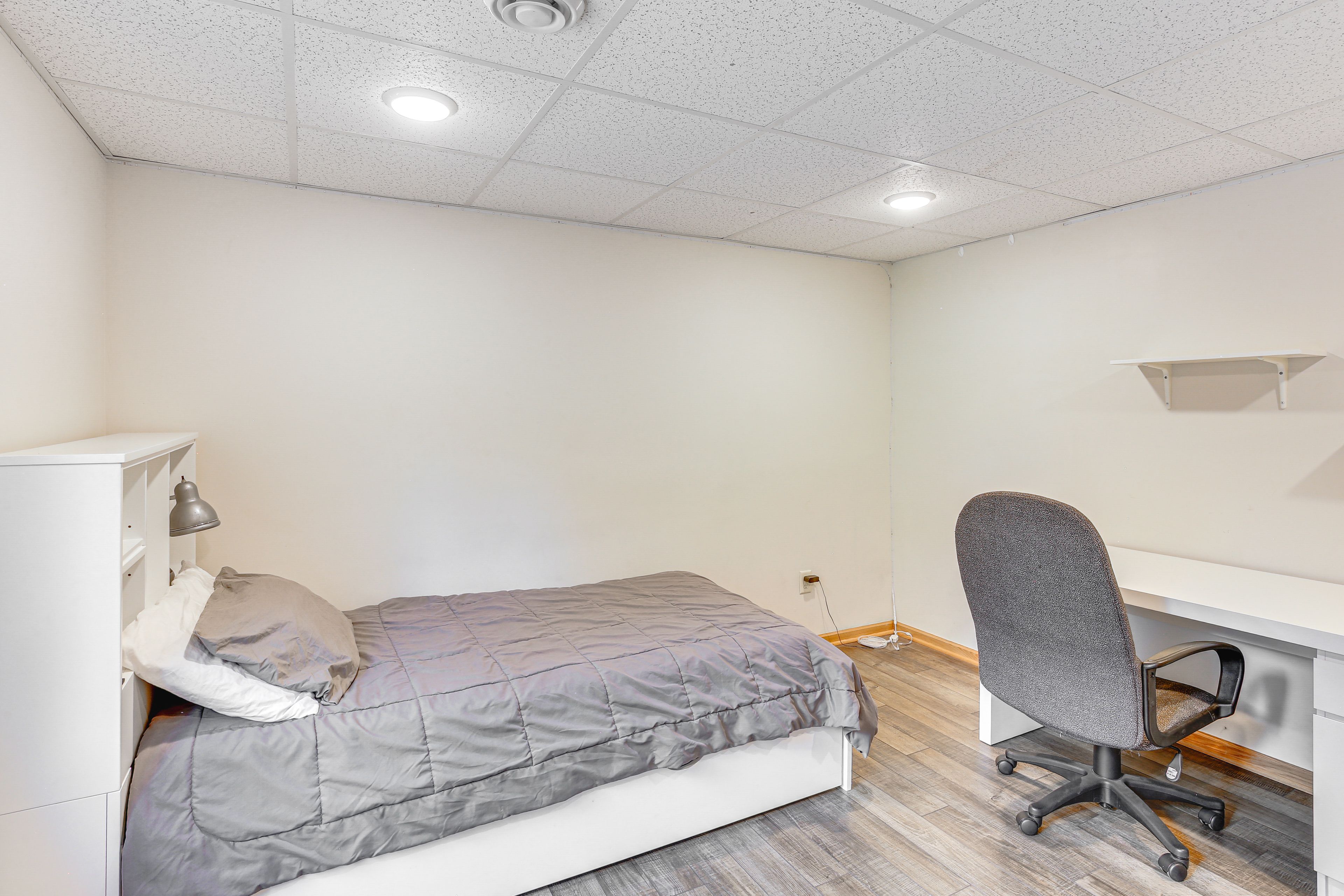 Bedroom 5 | Ground Floor | Twin Bed w/ Twin Trundle | Desk Workspace