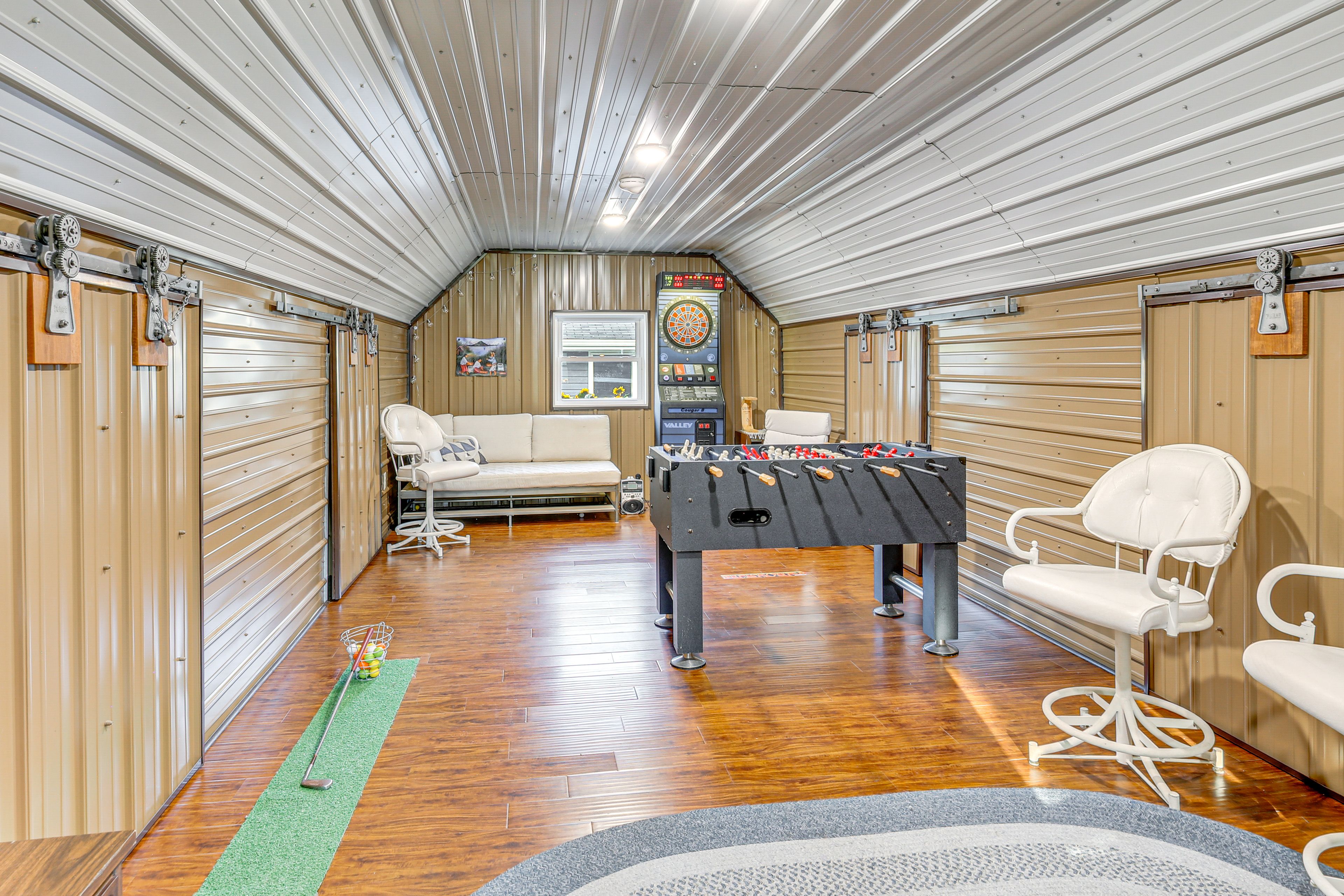 Garage Game Room | Mini Putting Green | Electronic Dartboard