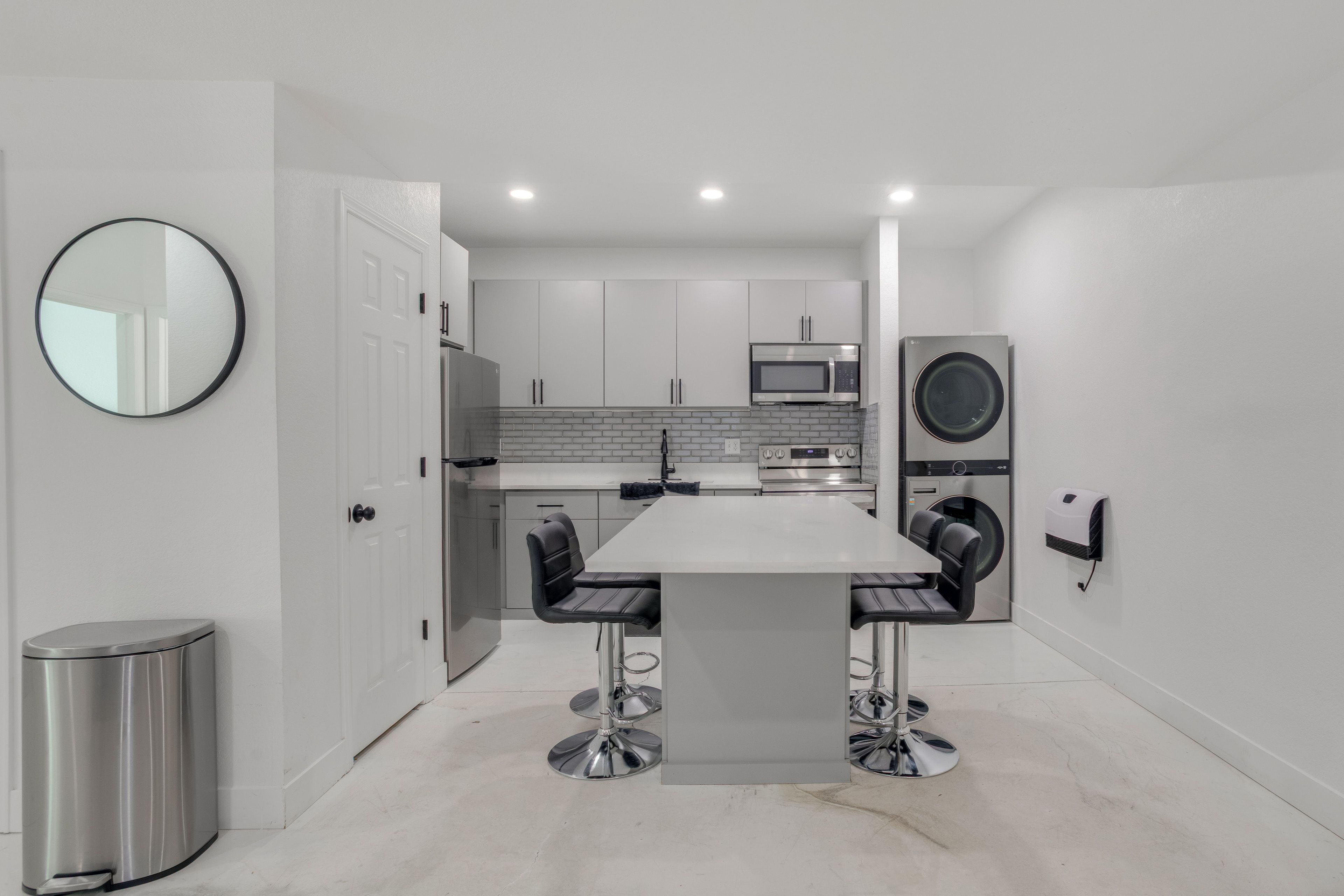 Kitchen | Washer/Dryer