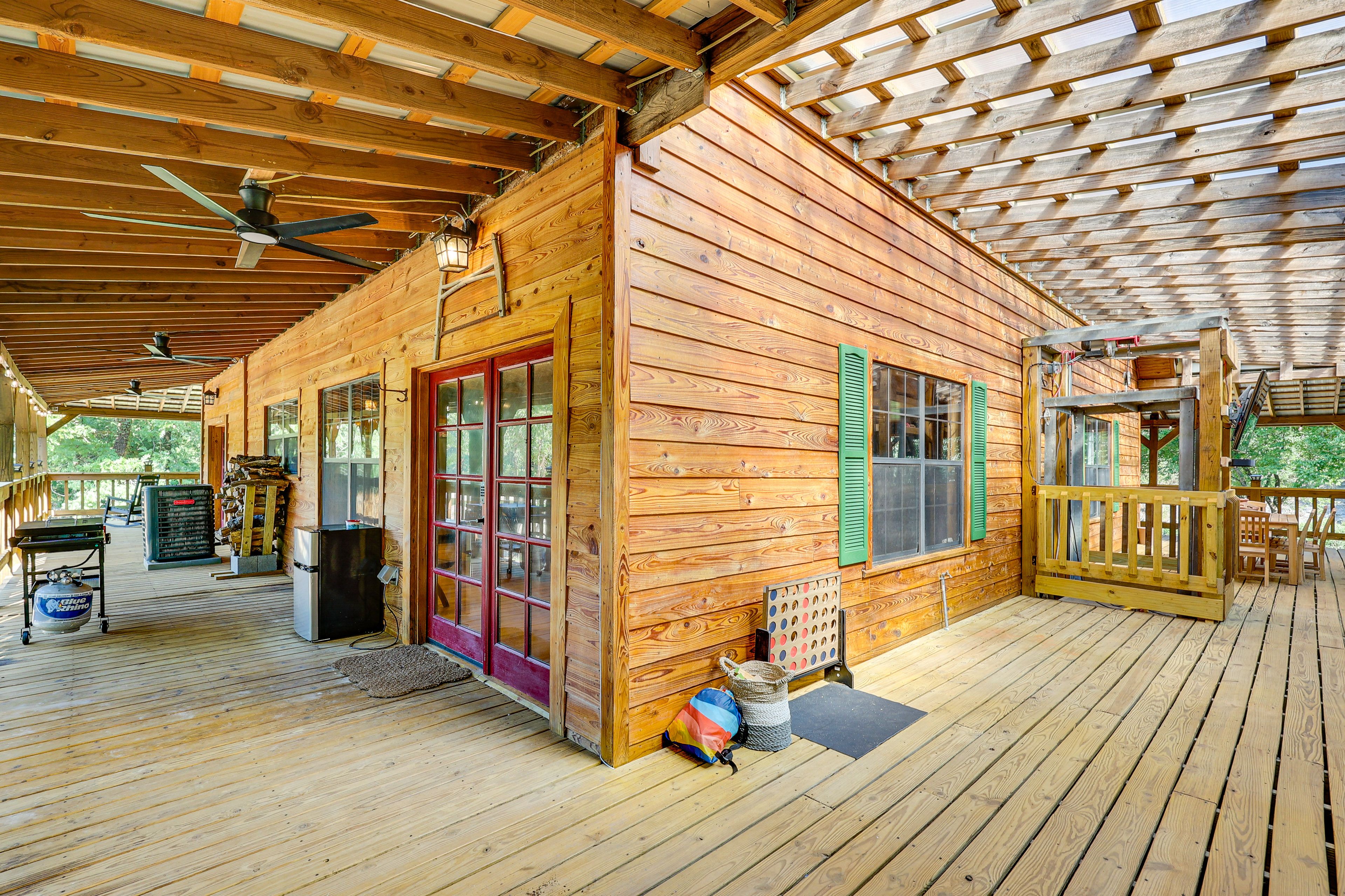 Furnished Deck | Gas Grill | Dining Table | Smart TV | Foosball Table