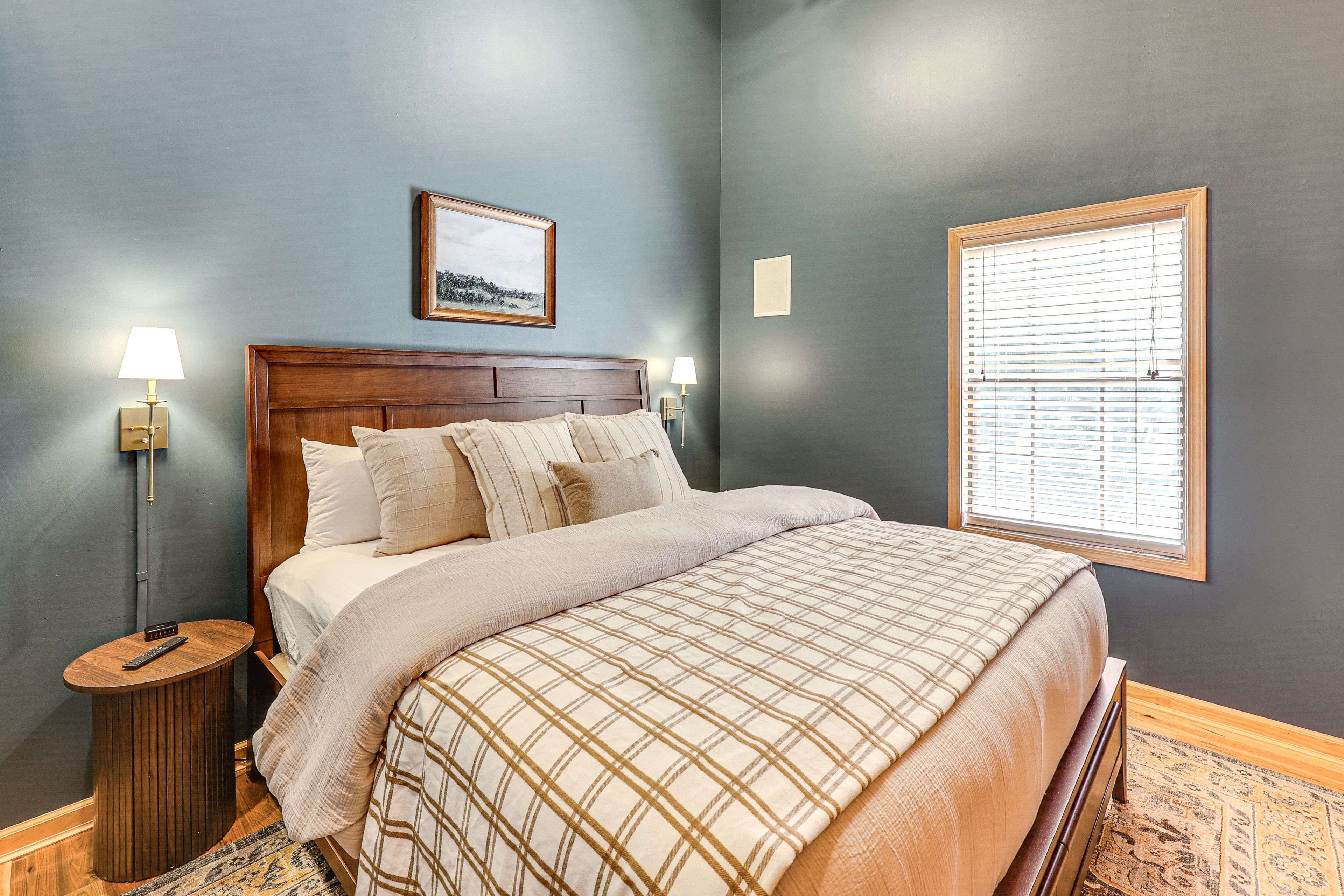 Bedroom 2 | 2nd Floor | King Bed | Smart TV