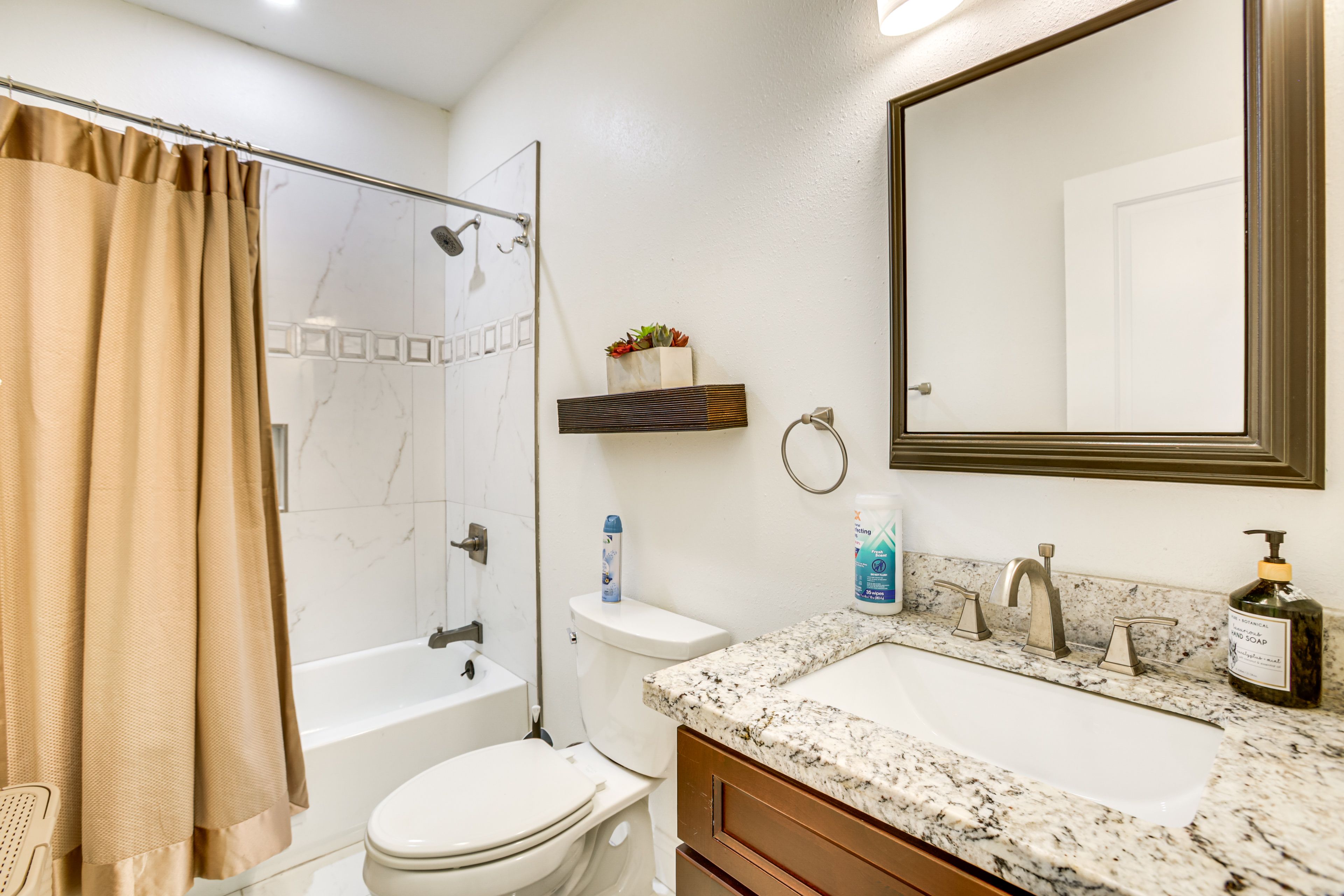 Bathroom | Towels Provided