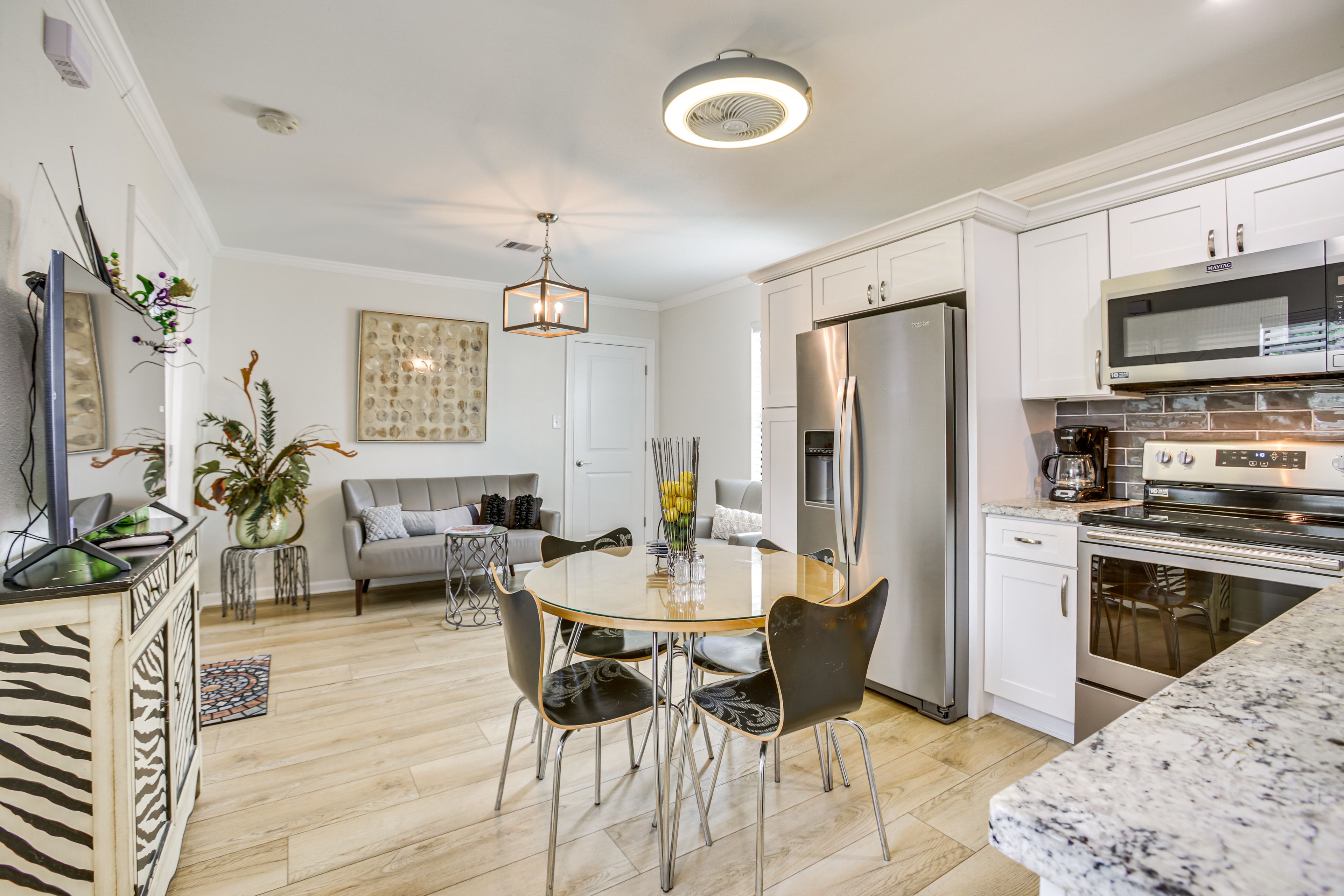 Living Area | Free WiFi | Central Heating & A/C | Smart TV
