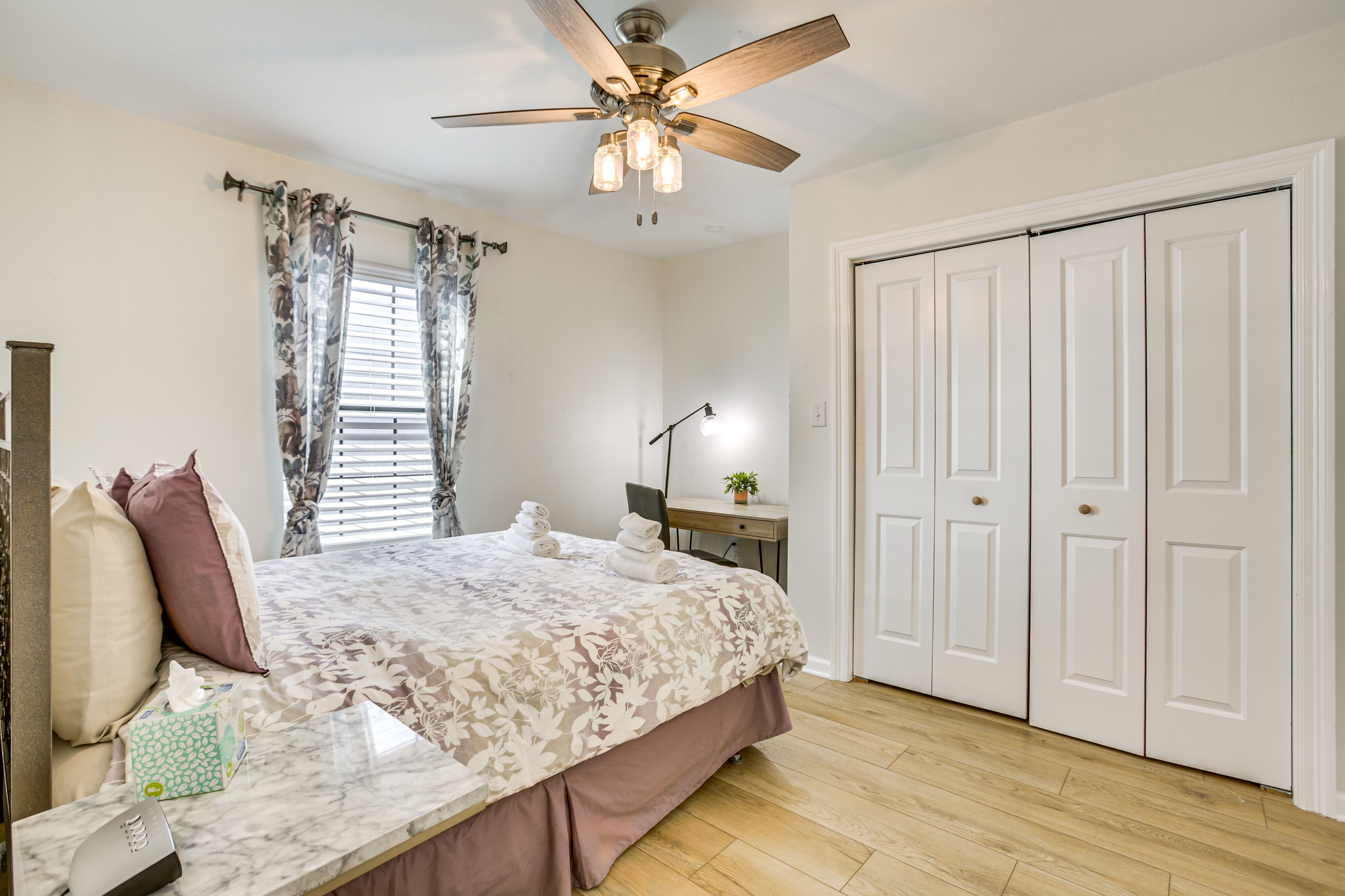 Bedroom | Queen Bed | Linens Provided
