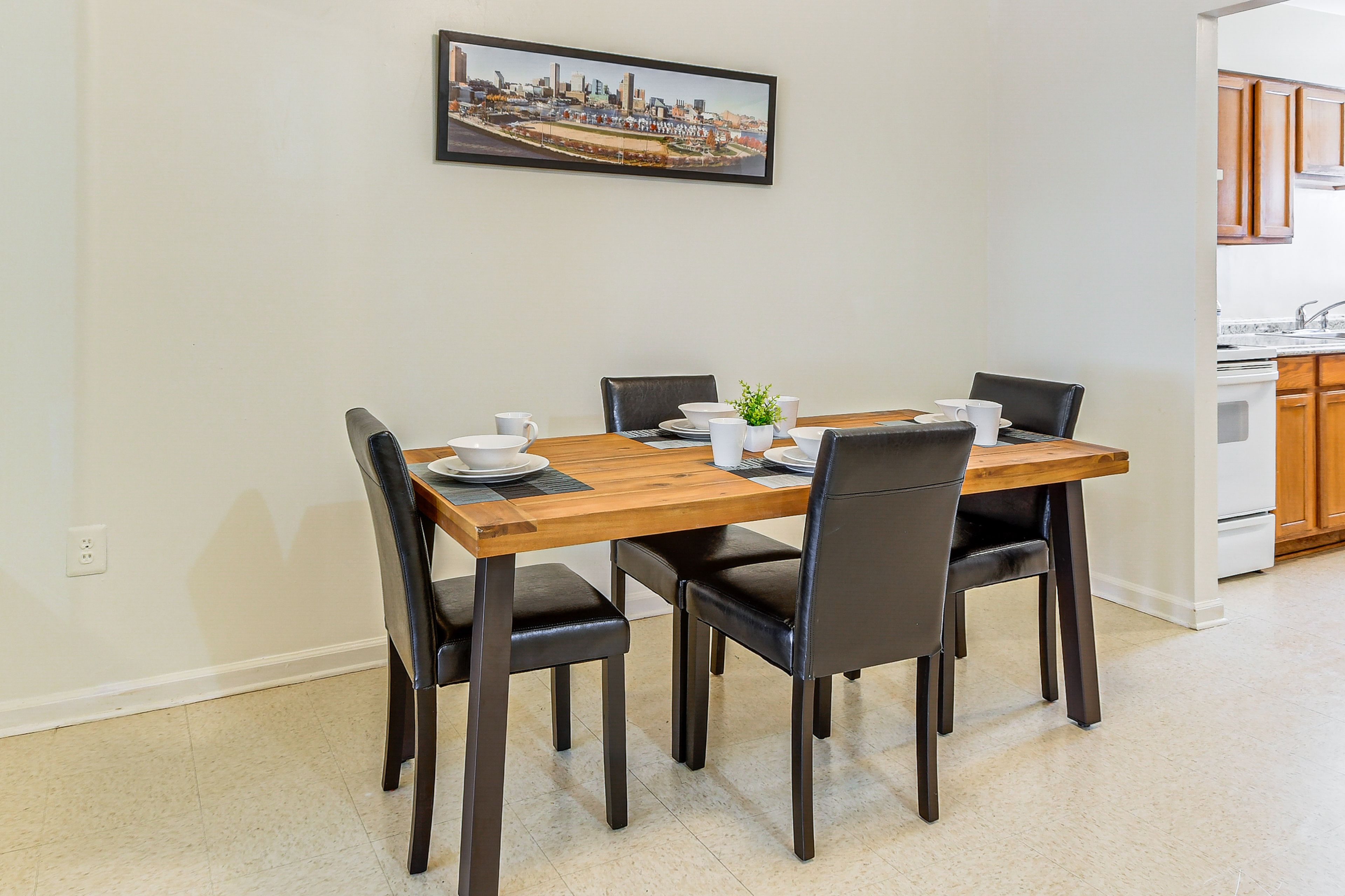 Dining Area | Dishware/Flatware Provided | Free WiFi | 2nd Floor